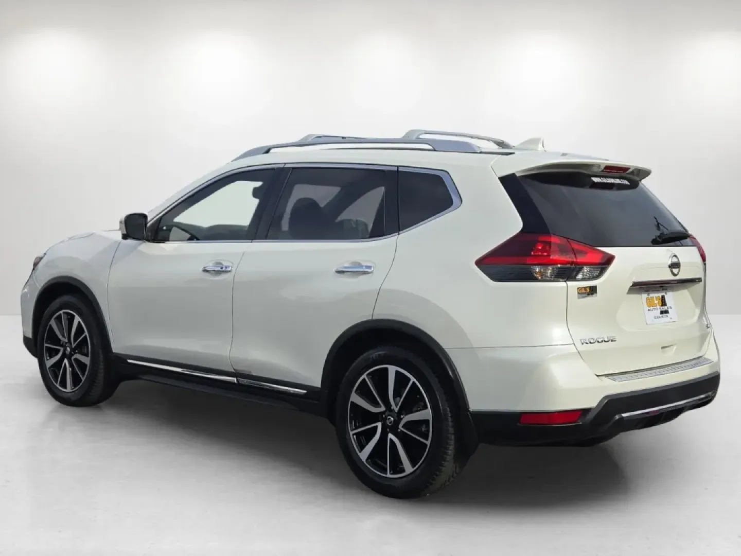 2018 /Charcoal Nissan Rogue SL (JN8AT2MT0JW) with an Other engine, located at 7000 Northlake Connector, Columbus, GA, 31904, (706) 987-8085, 32.524975, -84.978134 - Discover the perfect blend of style, comfort, and functionality with this stunning 2018 Nissan Rogue SL, available now at Gils Auto in Phenix City, AL. Whether you're a growing family looking for dependable transportation or a commuter seeking a reliable and efficient ride, this SUV is designed to e - Photo#7