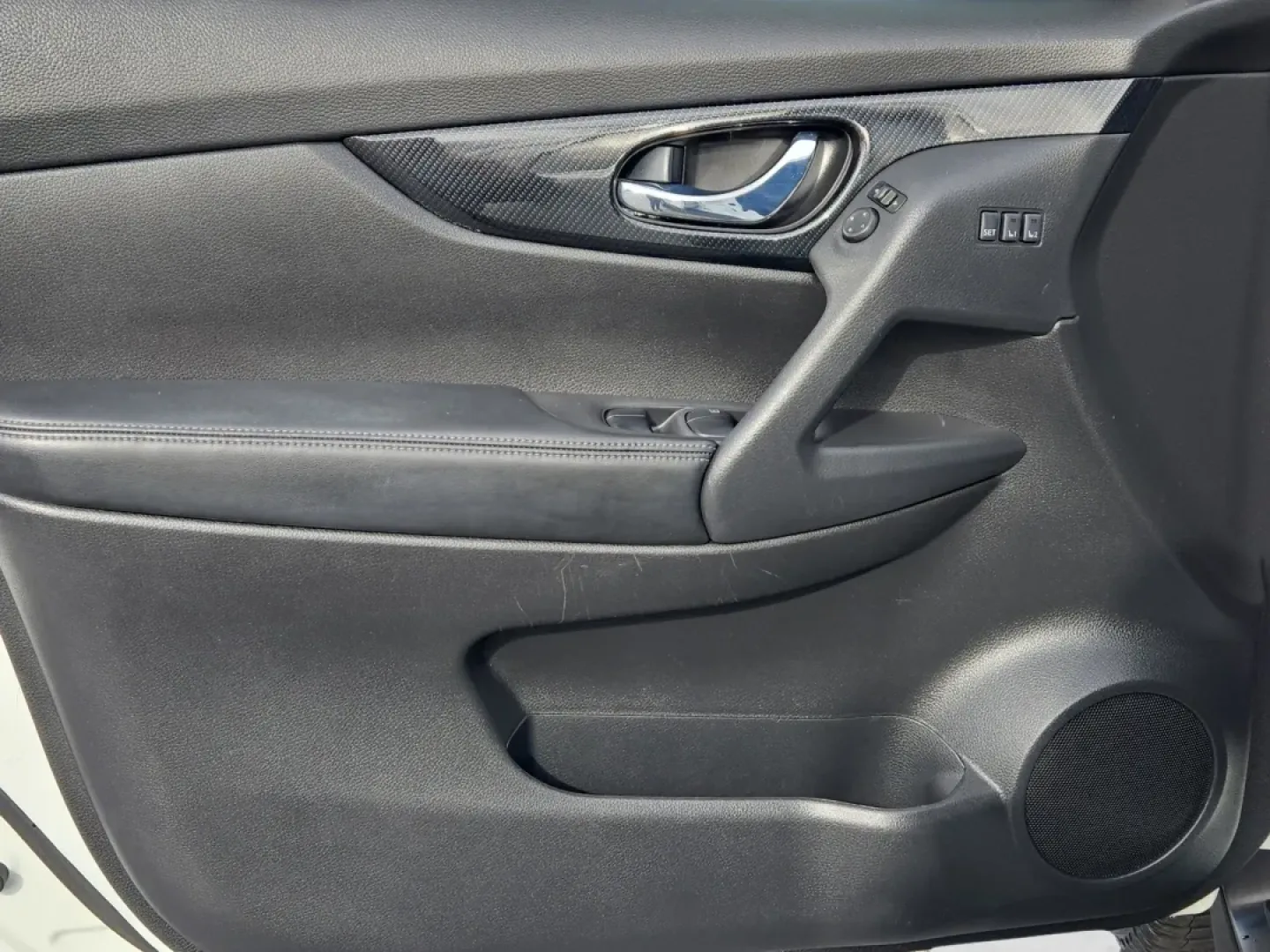 2018 /Charcoal Nissan Rogue SL (JN8AT2MT0JW) with an Other engine, located at 7000 Northlake Connector, Columbus, GA, 31904, (706) 987-8085, 32.524975, -84.978134 - Discover the perfect blend of style, comfort, and functionality with this stunning 2018 Nissan Rogue SL, available now at Gils Auto in Phenix City, AL. Whether you're a growing family looking for dependable transportation or a commuter seeking a reliable and efficient ride, this SUV is designed to e - Photo#9