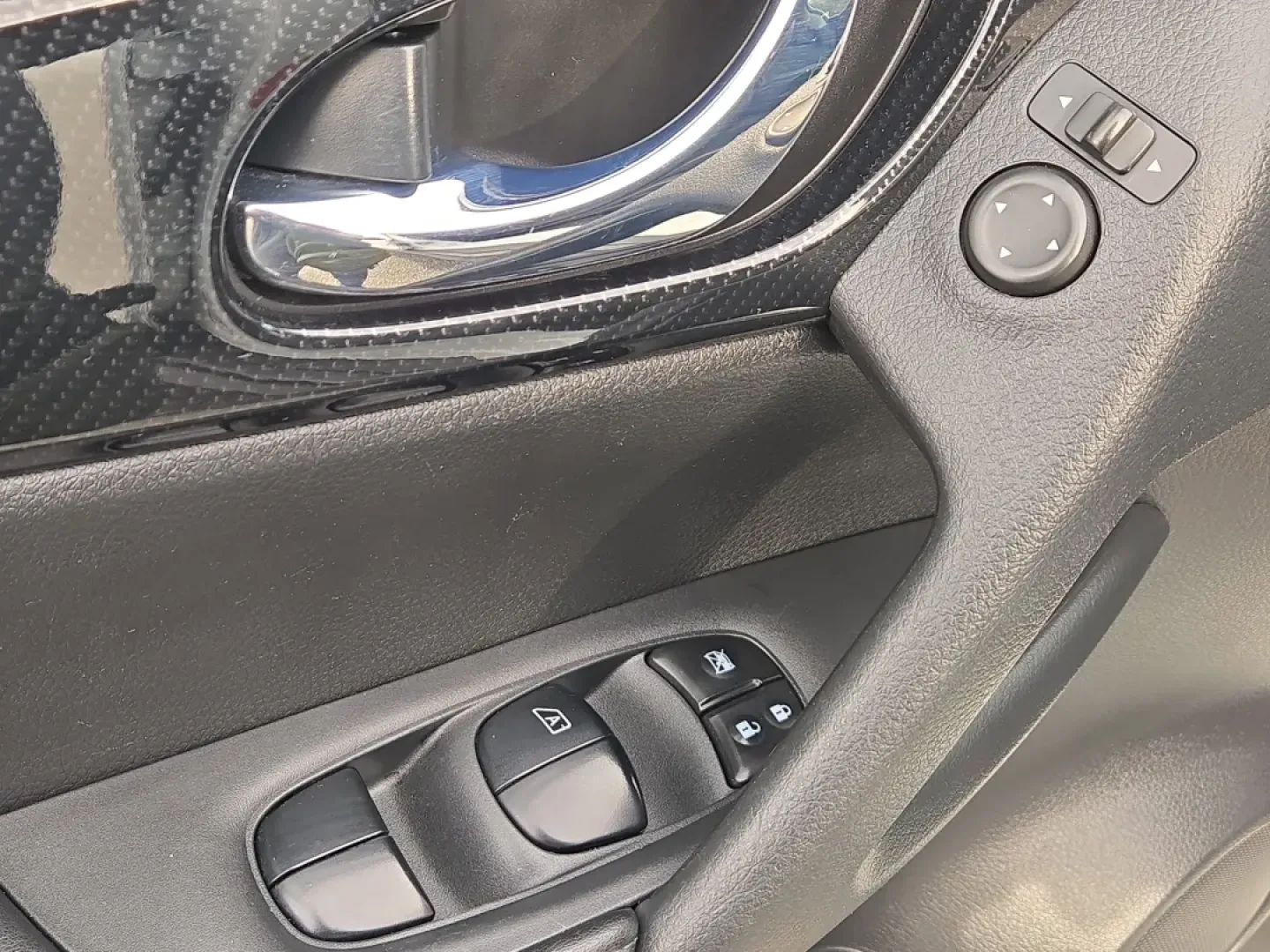 2018 /Charcoal Nissan Rogue SL (JN8AT2MT0JW) with an Other engine, located at 7000 Northlake Connector, Columbus, GA, 31904, (706) 987-8085, 32.524975, -84.978134 - Discover the perfect blend of style, comfort, and functionality with this stunning 2018 Nissan Rogue SL, available now at Gils Auto in Phenix City, AL. Whether you're a growing family looking for dependable transportation or a commuter seeking a reliable and efficient ride, this SUV is designed to e - Photo#10
