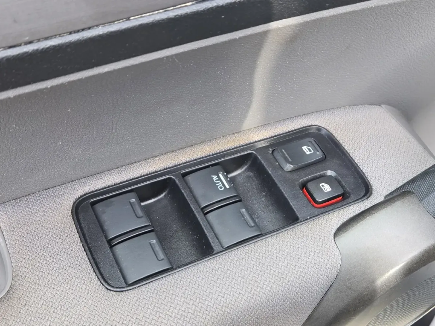 2011 Honda CR-V EX (JHLRE4H52BC) with an Other engine, located at 1430 Gateway Drive, Opelika, AL, 36801, (334) 239-0944, 32.637871, -85.409790 - **Discover Your Next Adventure with the 2011 Honda CR-V EX at Gils Auto in Phenix City, AL!**<br /> <br /> Are you ready to elevate your lifestyle with a vehicle that's equally suited for family outings and weekend adventures? Look no further than this stunning 2011 Honda CR-V EX, available now at G - Photo#10