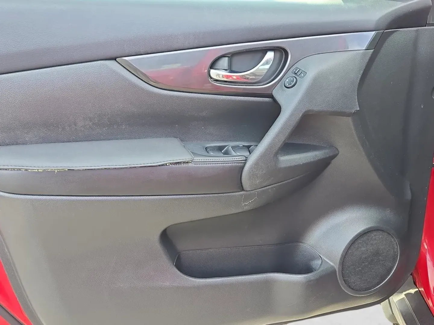 2017 /Charcoal Nissan Rogue S (5N1AT2MT5HC) with an Other engine, located at 5115 14th Ave., Columbus, GA, 31904, (706) 323-0345, 32.511494, -84.971046 - **Discover Adventure and Comfort with the 2017 Nissan Rogue S at Gils Auto - Phenix City**<br /> <br /> Looking for a vehicle that's perfect for family road trips, daily commutes, or weekend getaways? The 2017 Nissan Rogue S is designed for those who crave versatility and reliability in their transp - Photo#9