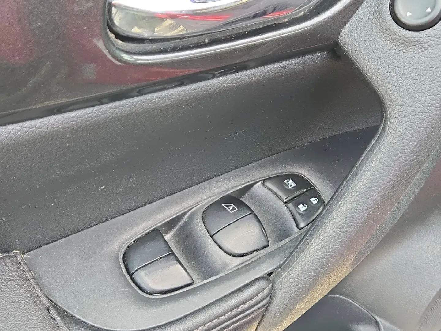 2017 /Charcoal Nissan Rogue S (5N1AT2MT5HC) with an Other engine, located at 5115 14th Ave., Columbus, GA, 31904, (706) 323-0345, 32.511494, -84.971046 - **Discover Adventure and Comfort with the 2017 Nissan Rogue S at Gils Auto - Phenix City**<br /> <br /> Looking for a vehicle that's perfect for family road trips, daily commutes, or weekend getaways? The 2017 Nissan Rogue S is designed for those who crave versatility and reliability in their transp - Photo#10