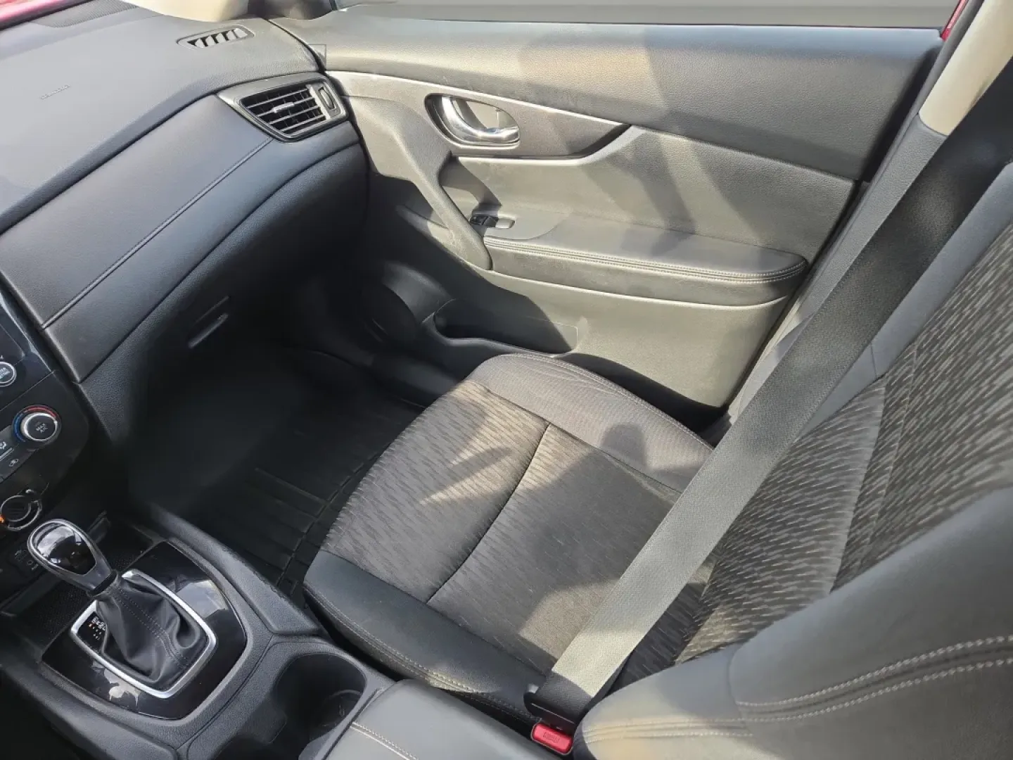 2017 /Charcoal Nissan Rogue S (5N1AT2MT5HC) with an Other engine, located at 5115 14th Ave., Columbus, GA, 31904, (706) 323-0345, 32.511494, -84.971046 - **Discover Adventure and Comfort with the 2017 Nissan Rogue S at Gils Auto - Phenix City**<br /> <br /> Looking for a vehicle that's perfect for family road trips, daily commutes, or weekend getaways? The 2017 Nissan Rogue S is designed for those who crave versatility and reliability in their transp - Photo#14