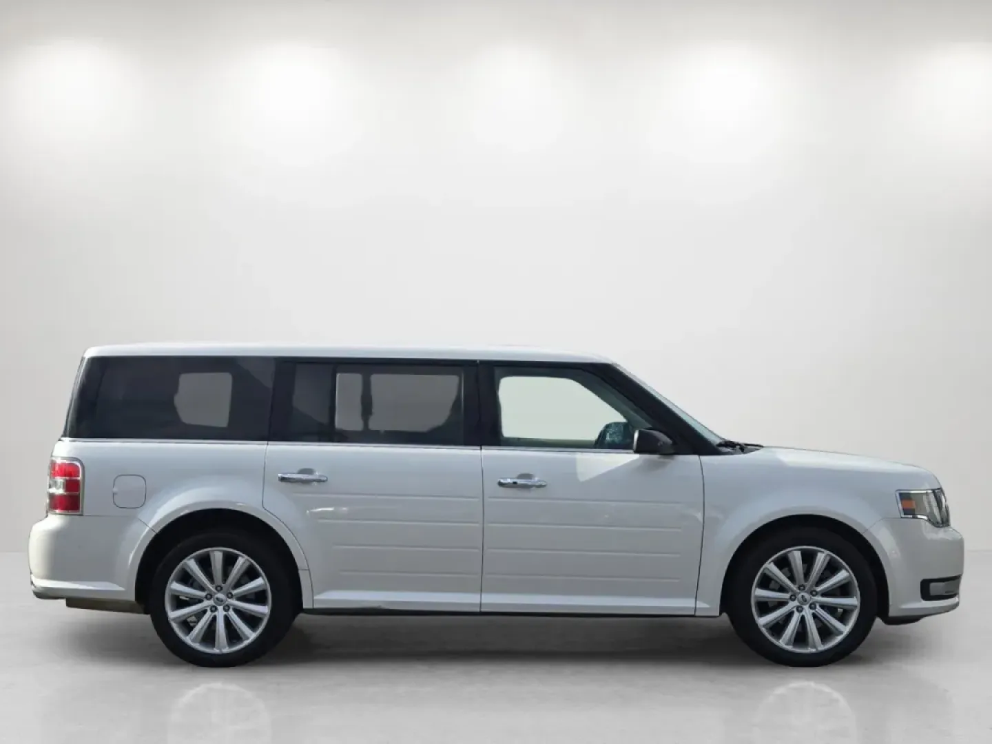 2016 Ford Flex SEL (2FMGK5C88GB) with an Other engine, located at 3959 U.S. 80 W, Phenix City, AL, 36870, (334) 297-4885, 32.469296, -85.135185 - **Discover Your Next Adventure with the 2016 Ford Flex SEL at Gils Auto - Phenix City!**<br /> <br /> Are you searching for the perfect vehicle to accommodate your growing family or to enhance your daily commute? Look no further than the 2016 Ford Flex SEL, a versatile crossover designed for both co - Photo#4