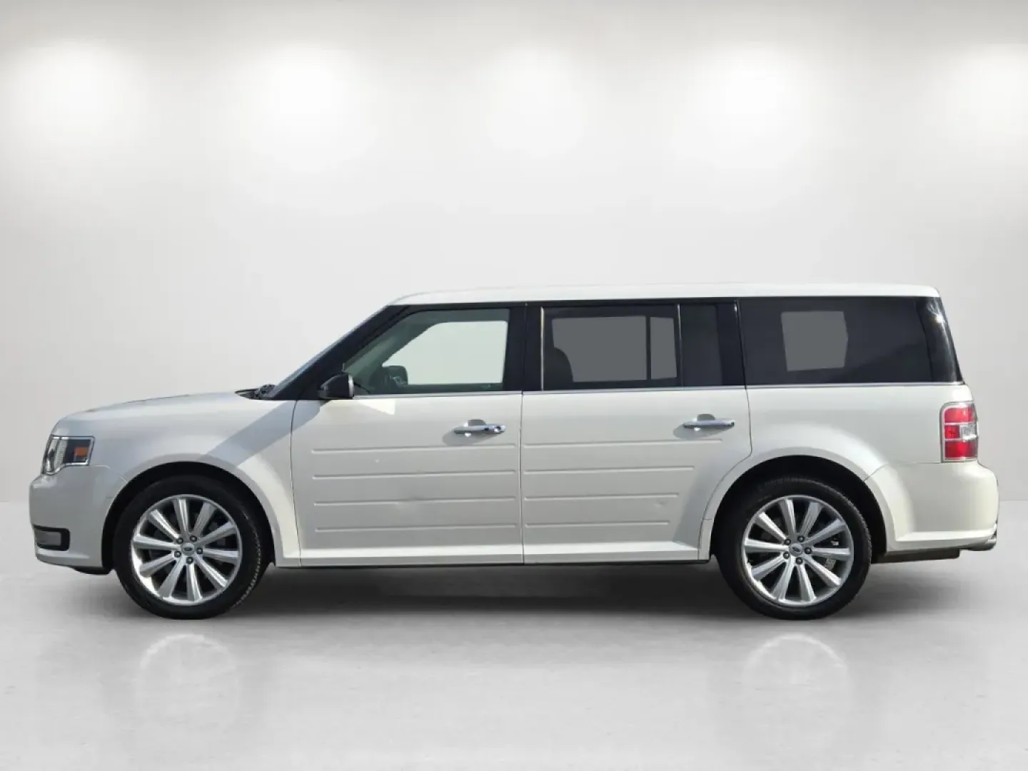2016 Ford Flex SEL (2FMGK5C88GB) with an Other engine, located at 3959 U.S. 80 W, Phenix City, AL, 36870, (334) 297-4885, 32.469296, -85.135185 - **Discover Your Next Adventure with the 2016 Ford Flex SEL at Gils Auto - Phenix City!**<br /> <br /> Are you searching for the perfect vehicle to accommodate your growing family or to enhance your daily commute? Look no further than the 2016 Ford Flex SEL, a versatile crossover designed for both co - Photo#8