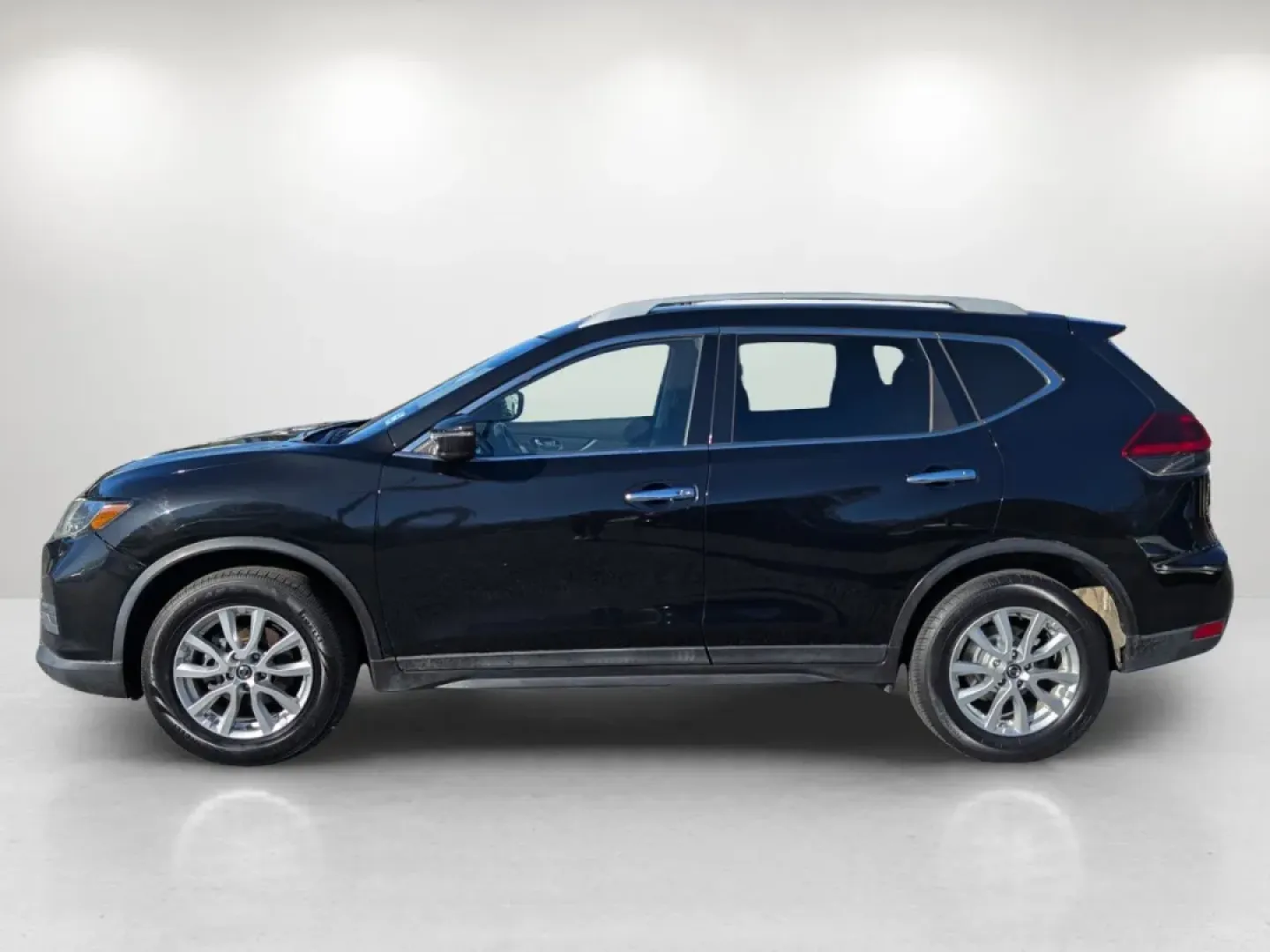 2019 /Charcoal Nissan Rogue SV (5N1AT2MT2KC) with an Other engine, located at 3959 U.S. 80 W, Phenix City, AL, 36870, (334) 297-4885, 32.469296, -85.135185 - **Discover the Perfect SUV for Your Family Adventures 2019 Nissan Rogue SV at Gils Auto!**<br /> <br /> Are you ready to elevate your family outings, weekend adventures, or daily commutes? Look no further! The 2019 Nissan Rogue SV is the perfect SUV to meet all your lifestyle needs. With its impres - Photo#7