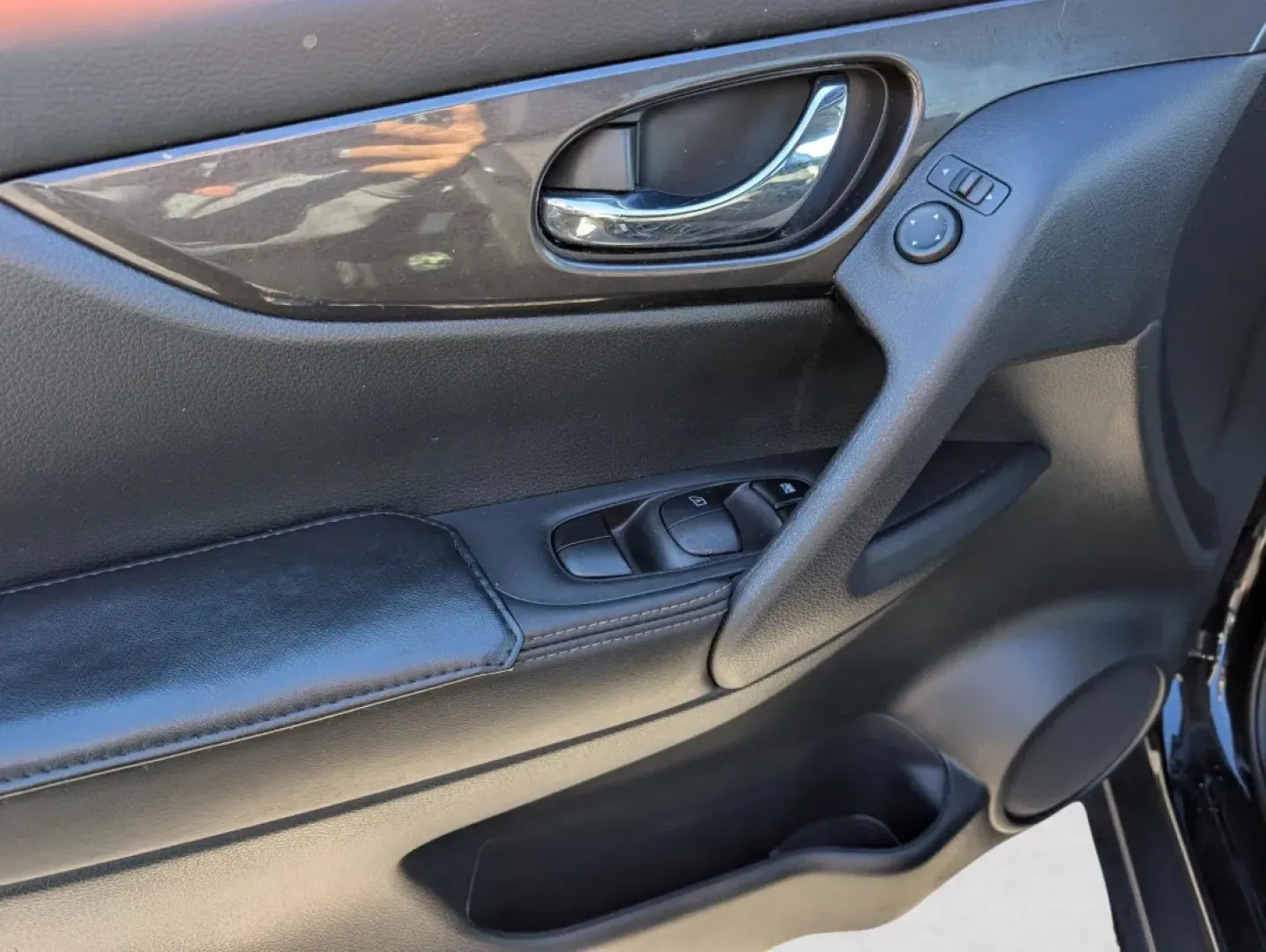 2019 /Charcoal Nissan Rogue SV (5N1AT2MT2KC) with an Other engine, located at 3959 U.S. 80 W, Phenix City, AL, 36870, (334) 297-4885, 32.469296, -85.135185 - **Discover the Perfect SUV for Your Family Adventures 2019 Nissan Rogue SV at Gils Auto!**<br /> <br /> Are you ready to elevate your family outings, weekend adventures, or daily commutes? Look no further! The 2019 Nissan Rogue SV is the perfect SUV to meet all your lifestyle needs. With its impres - Photo#8