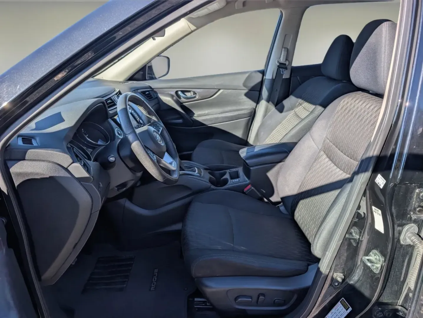 2019 /Charcoal Nissan Rogue SV (5N1AT2MT2KC) with an Other engine, located at 3959 U.S. 80 W, Phenix City, AL, 36870, (334) 297-4885, 32.469296, -85.135185 - **Discover the Perfect SUV for Your Family Adventures 2019 Nissan Rogue SV at Gils Auto!**<br /> <br /> Are you ready to elevate your family outings, weekend adventures, or daily commutes? Look no further! The 2019 Nissan Rogue SV is the perfect SUV to meet all your lifestyle needs. With its impres - Photo#9