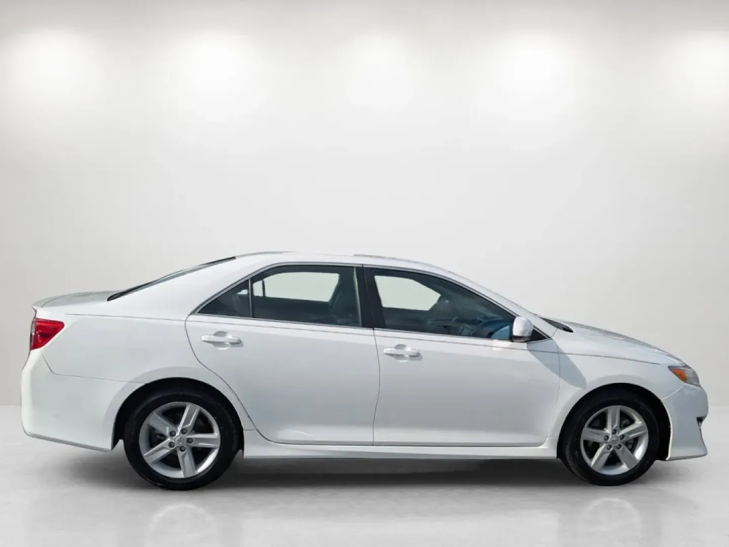 2014 Toyota Camry SE (4T1BF1FK3EU) with an Other engine, located at 804 22nd Ave, Phenix City, AL, 36870, (334) 297-1860, 32.484749, -85.024475 - **Drive Home the Perfect Blend of Comfort and Style: 2014 Toyota Camry at Gils Auto in Phenix City, AL!**<br /> <br /> Are you in search of a reliable sedan that fits your vibrant lifestyle, whether it's commuting to work, shuttling the family around, or embarking on weekend adventures? Look no furt - Photo#3