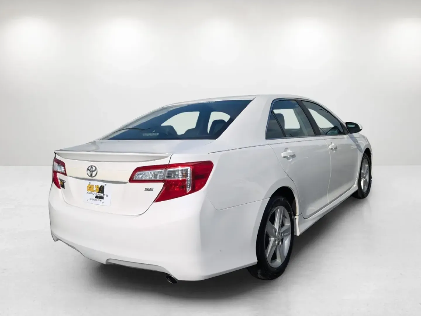 2014 Toyota Camry SE (4T1BF1FK3EU) with an Other engine, located at 804 22nd Ave, Phenix City, AL, 36870, (334) 297-1860, 32.484749, -85.024475 - **Drive Home the Perfect Blend of Comfort and Style: 2014 Toyota Camry at Gils Auto in Phenix City, AL!**<br /> <br /> Are you in search of a reliable sedan that fits your vibrant lifestyle, whether it's commuting to work, shuttling the family around, or embarking on weekend adventures? Look no furt - Photo#4