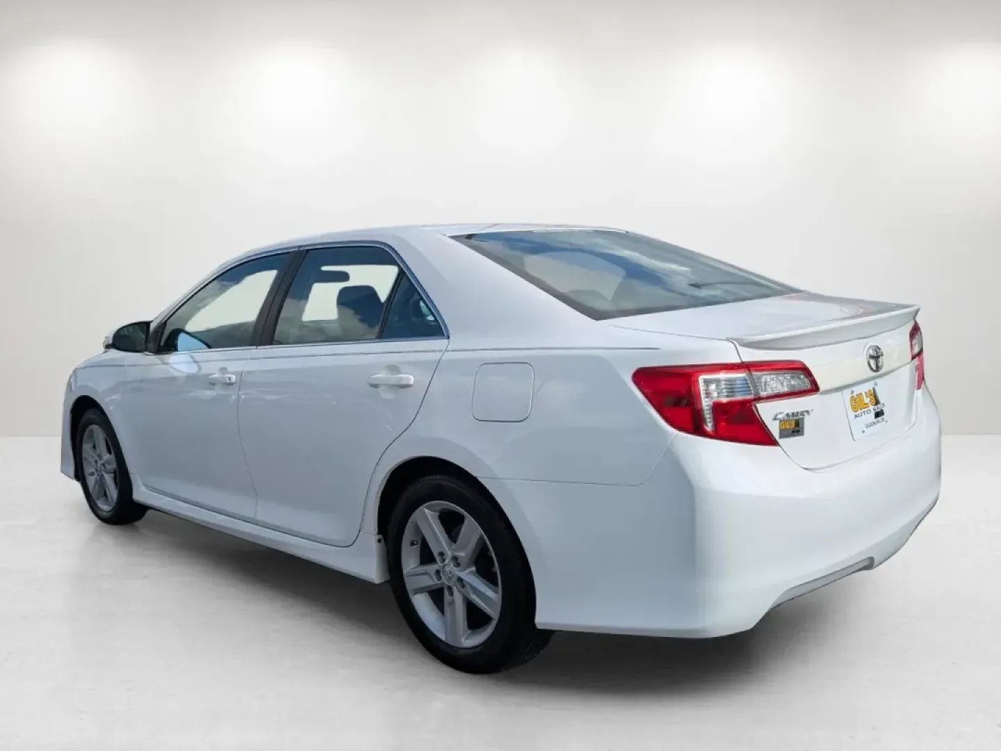 2014 Toyota Camry SE (4T1BF1FK3EU) with an Other engine, located at 804 22nd Ave, Phenix City, AL, 36870, (334) 297-1860, 32.484749, -85.024475 - **Drive Home the Perfect Blend of Comfort and Style: 2014 Toyota Camry at Gils Auto in Phenix City, AL!**<br /> <br /> Are you in search of a reliable sedan that fits your vibrant lifestyle, whether it's commuting to work, shuttling the family around, or embarking on weekend adventures? Look no furt - Photo#6