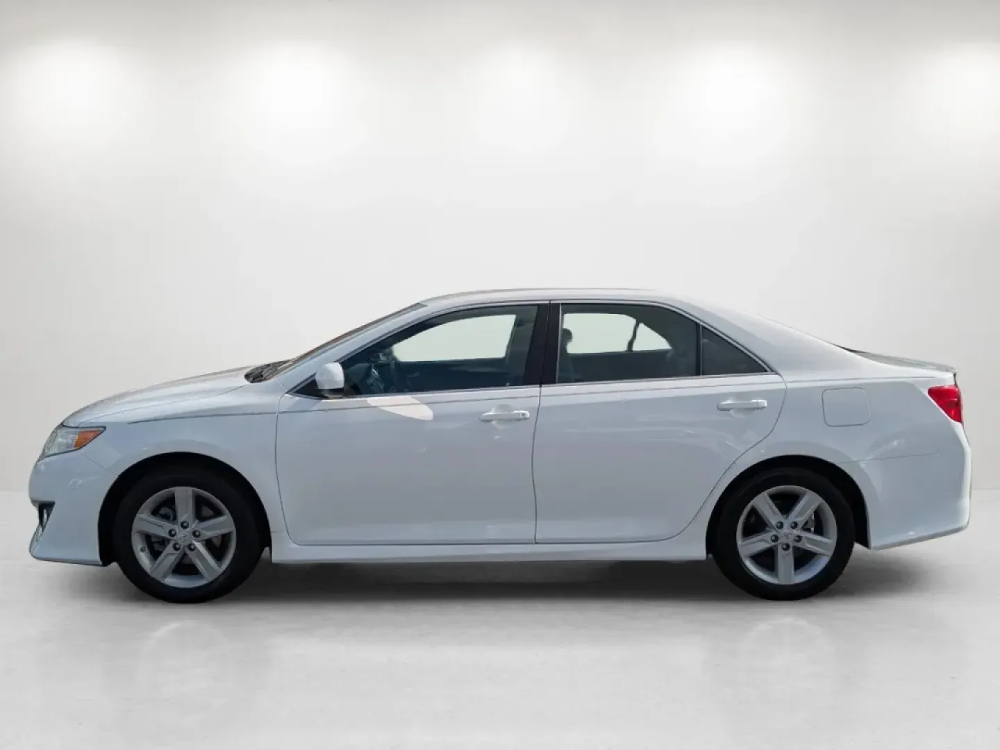 2014 Toyota Camry SE (4T1BF1FK3EU) with an Other engine, located at 804 22nd Ave, Phenix City, AL, 36870, (334) 297-1860, 32.484749, -85.024475 - **Drive Home the Perfect Blend of Comfort and Style: 2014 Toyota Camry at Gils Auto in Phenix City, AL!**<br /> <br /> Are you in search of a reliable sedan that fits your vibrant lifestyle, whether it's commuting to work, shuttling the family around, or embarking on weekend adventures? Look no furt - Photo#7