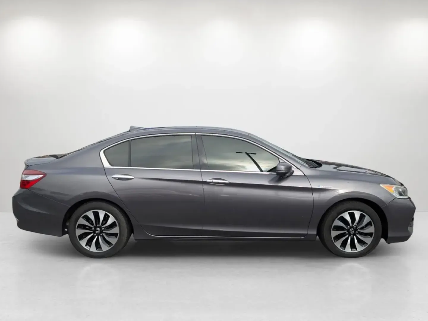 2017 Honda Accord Hybrid EX-L (JHMCR6F55HC) with an Other engine, located at 5115 14th Ave., Columbus, GA, 31904, (706) 323-0345, 32.511494, -84.971046 - **Experience the Perfect Blend of Comfort and Efficiency with the 2017 Honda Accord Hybrid EX-L at Gils Auto!**<br /> <br /> Are you ready to elevate your daily commute or weekend adventures? The 2017 Honda Accord Hybrid EX-L is the ideal blend of style, comfort, and advanced technology, perfect for - Photo#3