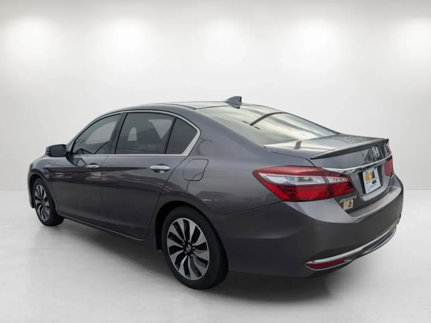 2017 Honda Accord Hybrid EX-L (JHMCR6F55HC) with an Other engine, located at 5115 14th Ave., Columbus, GA, 31904, (706) 323-0345, 32.511494, -84.971046 - **Experience the Perfect Blend of Comfort and Efficiency with the 2017 Honda Accord Hybrid EX-L at Gils Auto!**<br /> <br /> Are you ready to elevate your daily commute or weekend adventures? The 2017 Honda Accord Hybrid EX-L is the ideal blend of style, comfort, and advanced technology, perfect for - Photo#6