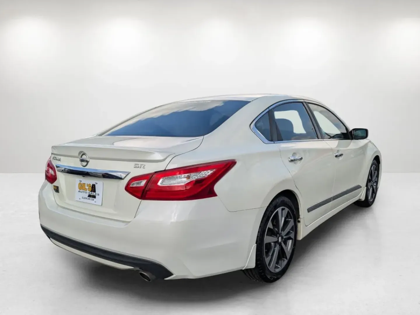 2016 /Charcoal Nissan Altima 2.5 SR (1N4AL3AP0GC) with an Other engine, located at 7000 Northlake Connector, Columbus, GA, 31904, (706) 987-8085, 32.524975, -84.978134 - Elevate your daily commute and weekend adventures with the sleek and stylish 2016 Nissan Altima 2.5 SR, available now at Gils Auto in Phenix City, AL. This exceptional sedan is not just a vehicle; it's a lifestyle upgrade, perfect for anyone who values comfort, technology, and efficiency. Whether yo - Photo#4