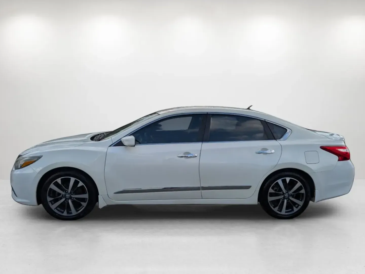 2016 /Charcoal Nissan Altima 2.5 SR (1N4AL3AP0GC) with an Other engine, located at 7000 Northlake Connector, Columbus, GA, 31904, (706) 987-8085, 32.524975, -84.978134 - Elevate your daily commute and weekend adventures with the sleek and stylish 2016 Nissan Altima 2.5 SR, available now at Gils Auto in Phenix City, AL. This exceptional sedan is not just a vehicle; it's a lifestyle upgrade, perfect for anyone who values comfort, technology, and efficiency. Whether yo - Photo#7