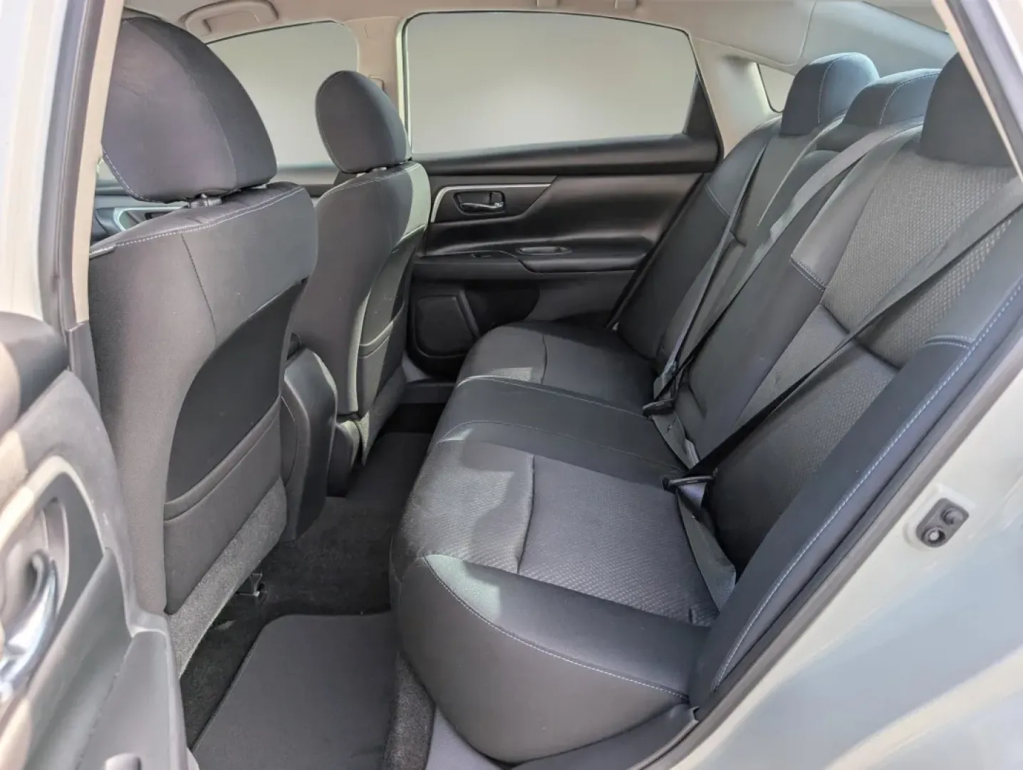 2016 /Charcoal Nissan Altima 2.5 SR (1N4AL3AP0GC) with an Other engine, located at 7000 Northlake Connector, Columbus, GA, 31904, (706) 987-8085, 32.524975, -84.978134 - Elevate your daily commute and weekend adventures with the sleek and stylish 2016 Nissan Altima 2.5 SR, available now at Gils Auto in Phenix City, AL. This exceptional sedan is not just a vehicle; it's a lifestyle upgrade, perfect for anyone who values comfort, technology, and efficiency. Whether yo - Photo#10