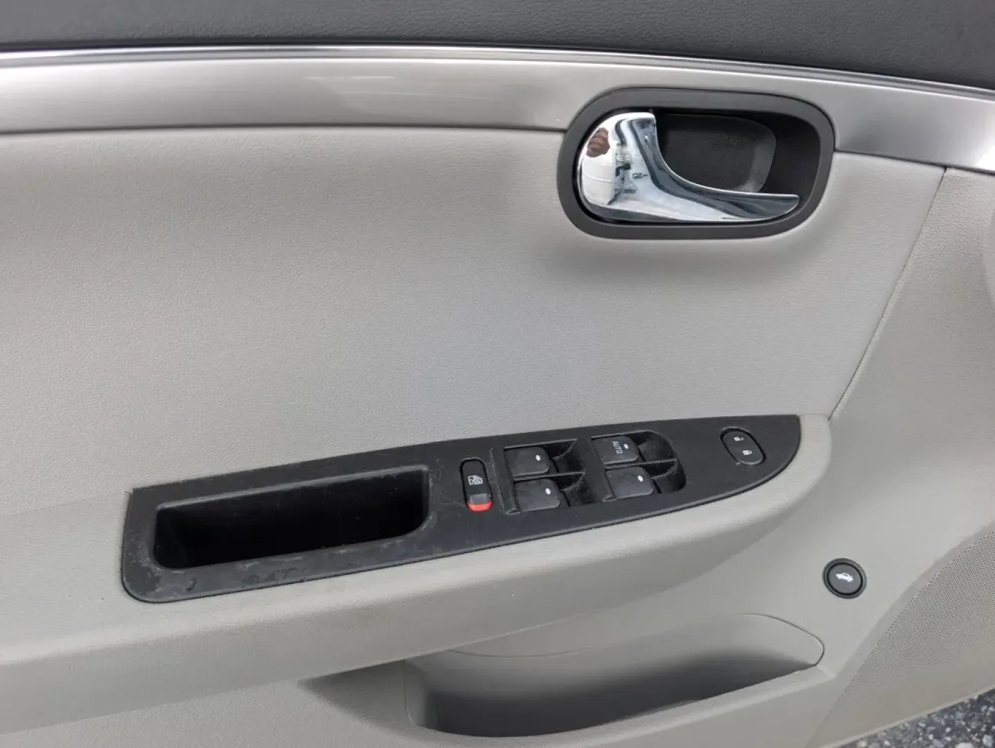 2008 /Gray Saturn Aura XE (1G8ZS57N78F) with an Other engine, located at 3959 U.S. 80 W, Phenix City, AL, 36870, (334) 297-4885, 32.469296, -85.135185 - ### Discover the Perfect Blend of Comfort and Affordability with the 2008 Saturn Aura XE<br /> <br /> Are you searching for a reliable sedan that caters to your daily commute while also offering the comfort and convenience that growing families crave? Look no further than the stunning 2008 Saturn Au - Photo#8