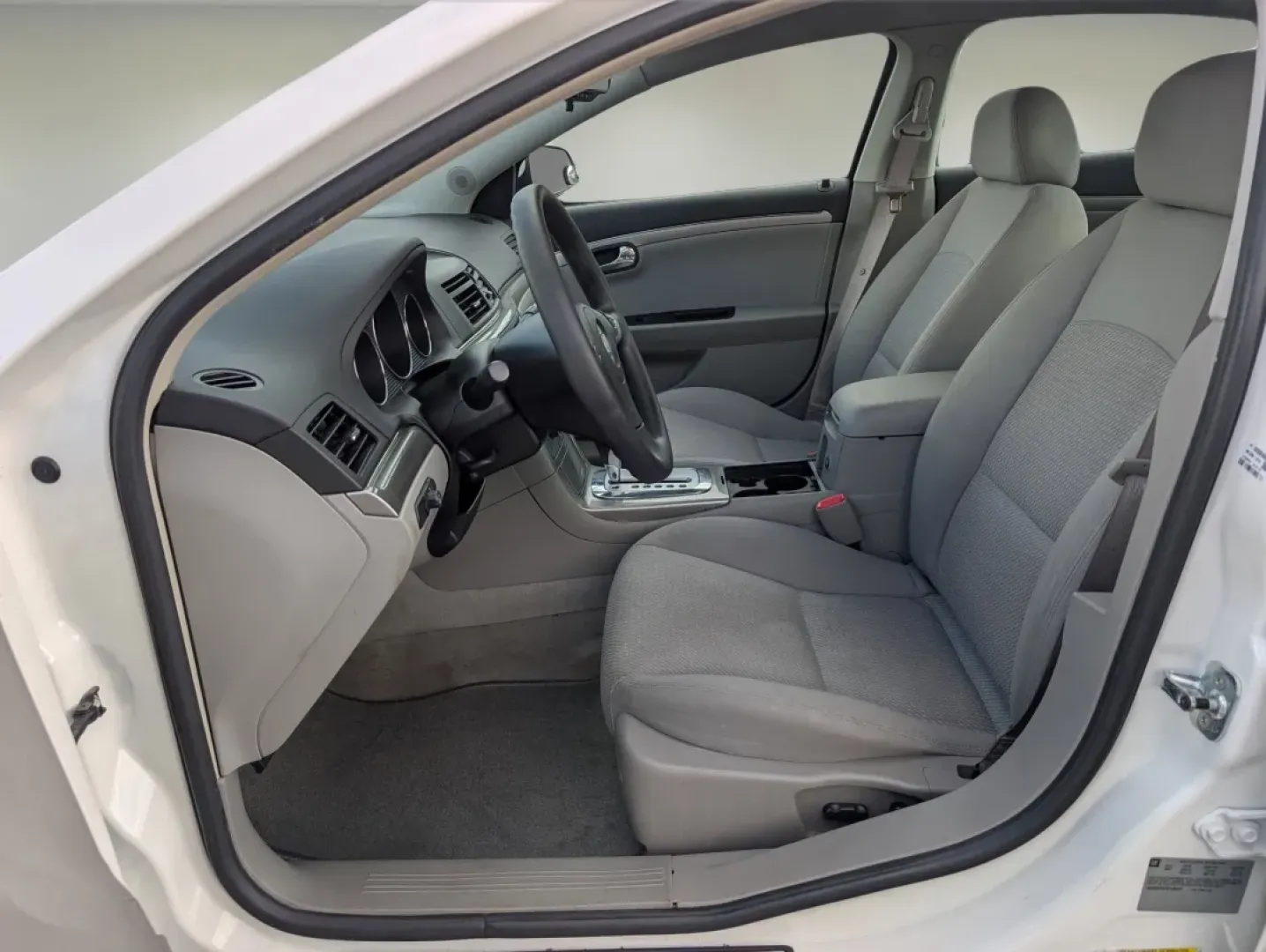 2008 /Gray Saturn Aura XE (1G8ZS57N78F) with an Other engine, located at 3959 U.S. 80 W, Phenix City, AL, 36870, (334) 297-4885, 32.469296, -85.135185 - ### Discover the Perfect Blend of Comfort and Affordability with the 2008 Saturn Aura XE<br /> <br /> Are you searching for a reliable sedan that caters to your daily commute while also offering the comfort and convenience that growing families crave? Look no further than the stunning 2008 Saturn Au - Photo#9