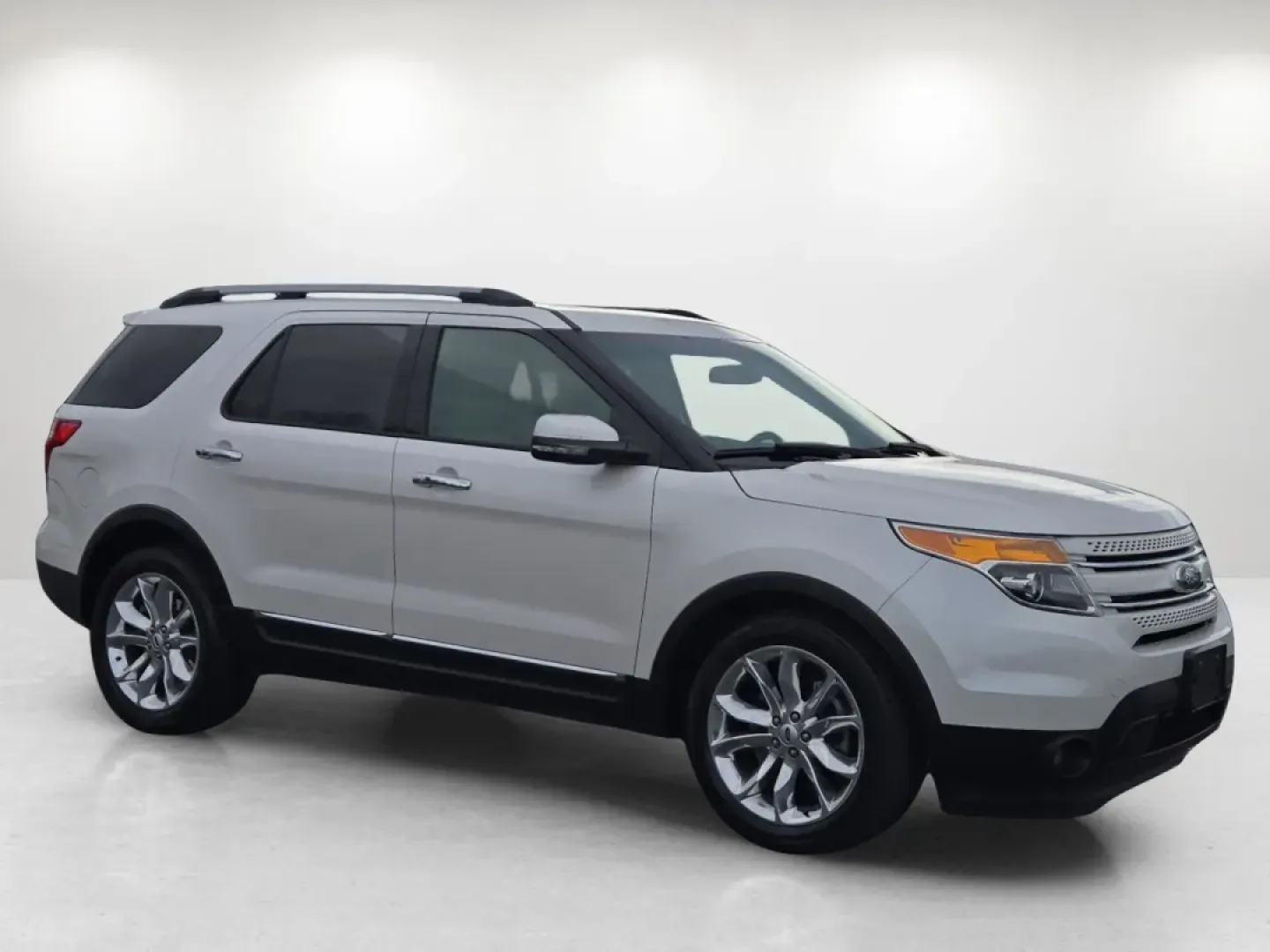 2015 Ford Explorer Limited (1FM5K7F8XFG) with an Other engine, located at 804 22nd Ave, Phenix City, AL, 36870, (334) 297-1860, 32.484749, -85.024475 - Embark on your next adventure with the 2015 Ford Explorer Limited, a versatile SUV that caters to families, weekend warriors, and commuters alike. Whether you're gearing up for a family road trip or tackling your daily commute, this vehicle strikes the perfect balance between comfort, technology, an - Photo#3