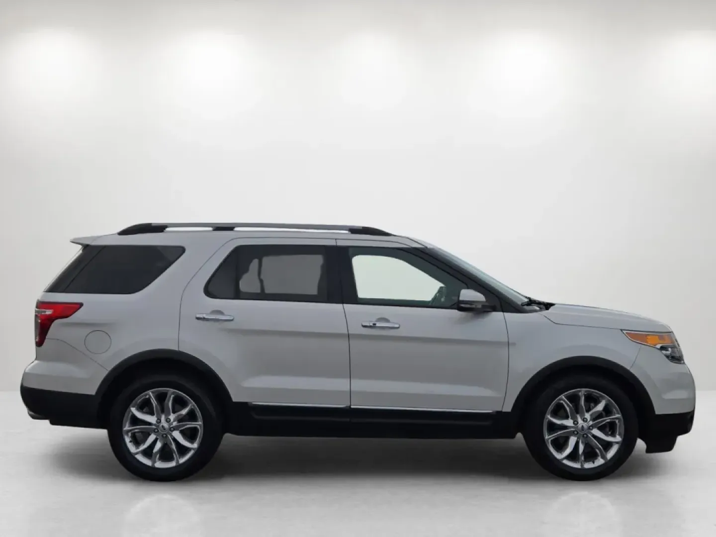 2015 Ford Explorer Limited (1FM5K7F8XFG) with an Other engine, located at 804 22nd Ave, Phenix City, AL, 36870, (334) 297-1860, 32.484749, -85.024475 - Embark on your next adventure with the 2015 Ford Explorer Limited, a versatile SUV that caters to families, weekend warriors, and commuters alike. Whether you're gearing up for a family road trip or tackling your daily commute, this vehicle strikes the perfect balance between comfort, technology, an - Photo#4