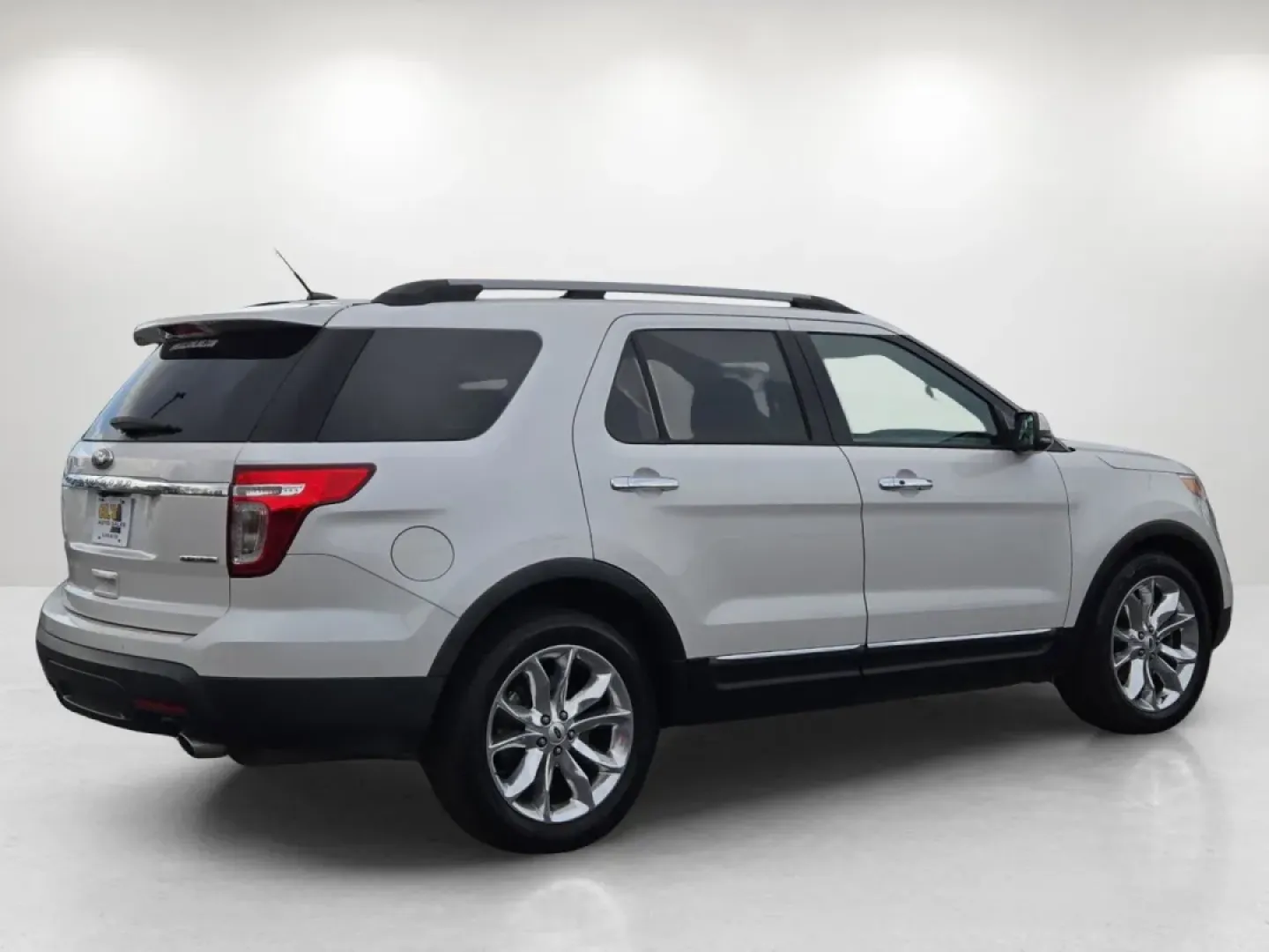 2015 Ford Explorer Limited (1FM5K7F8XFG) with an Other engine, located at 804 22nd Ave, Phenix City, AL, 36870, (334) 297-1860, 32.484749, -85.024475 - Embark on your next adventure with the 2015 Ford Explorer Limited, a versatile SUV that caters to families, weekend warriors, and commuters alike. Whether you're gearing up for a family road trip or tackling your daily commute, this vehicle strikes the perfect balance between comfort, technology, an - Photo#5