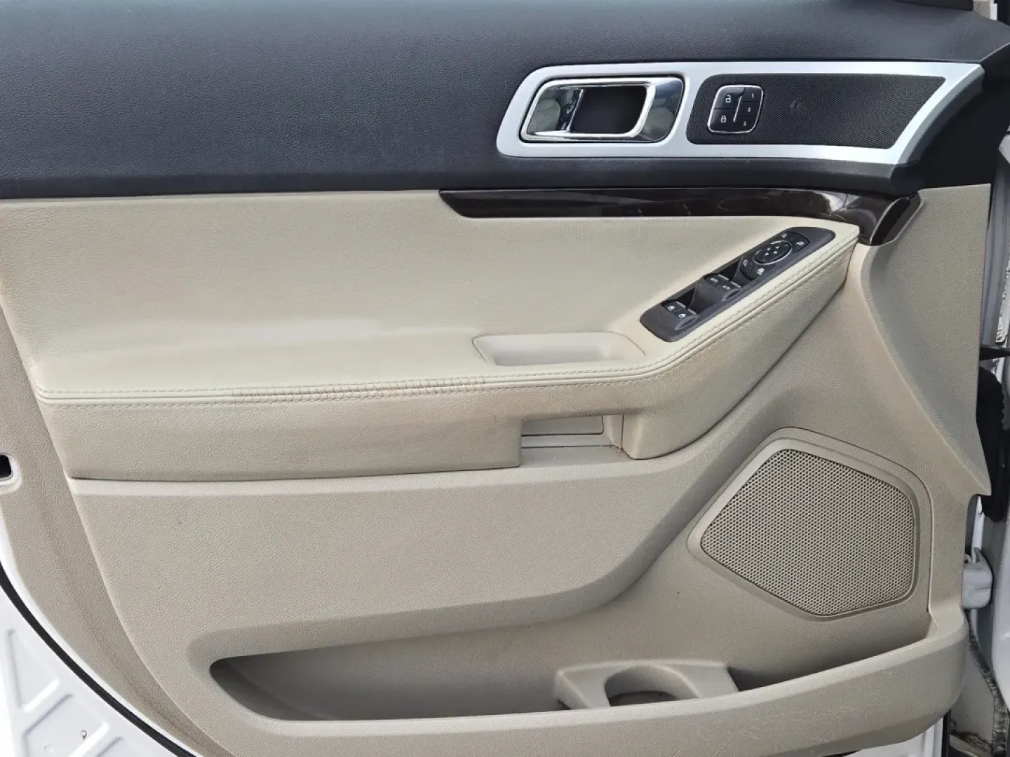 2015 Ford Explorer Limited (1FM5K7F8XFG) with an Other engine, located at 804 22nd Ave, Phenix City, AL, 36870, (334) 297-1860, 32.484749, -85.024475 - Embark on your next adventure with the 2015 Ford Explorer Limited, a versatile SUV that caters to families, weekend warriors, and commuters alike. Whether you're gearing up for a family road trip or tackling your daily commute, this vehicle strikes the perfect balance between comfort, technology, an - Photo#9