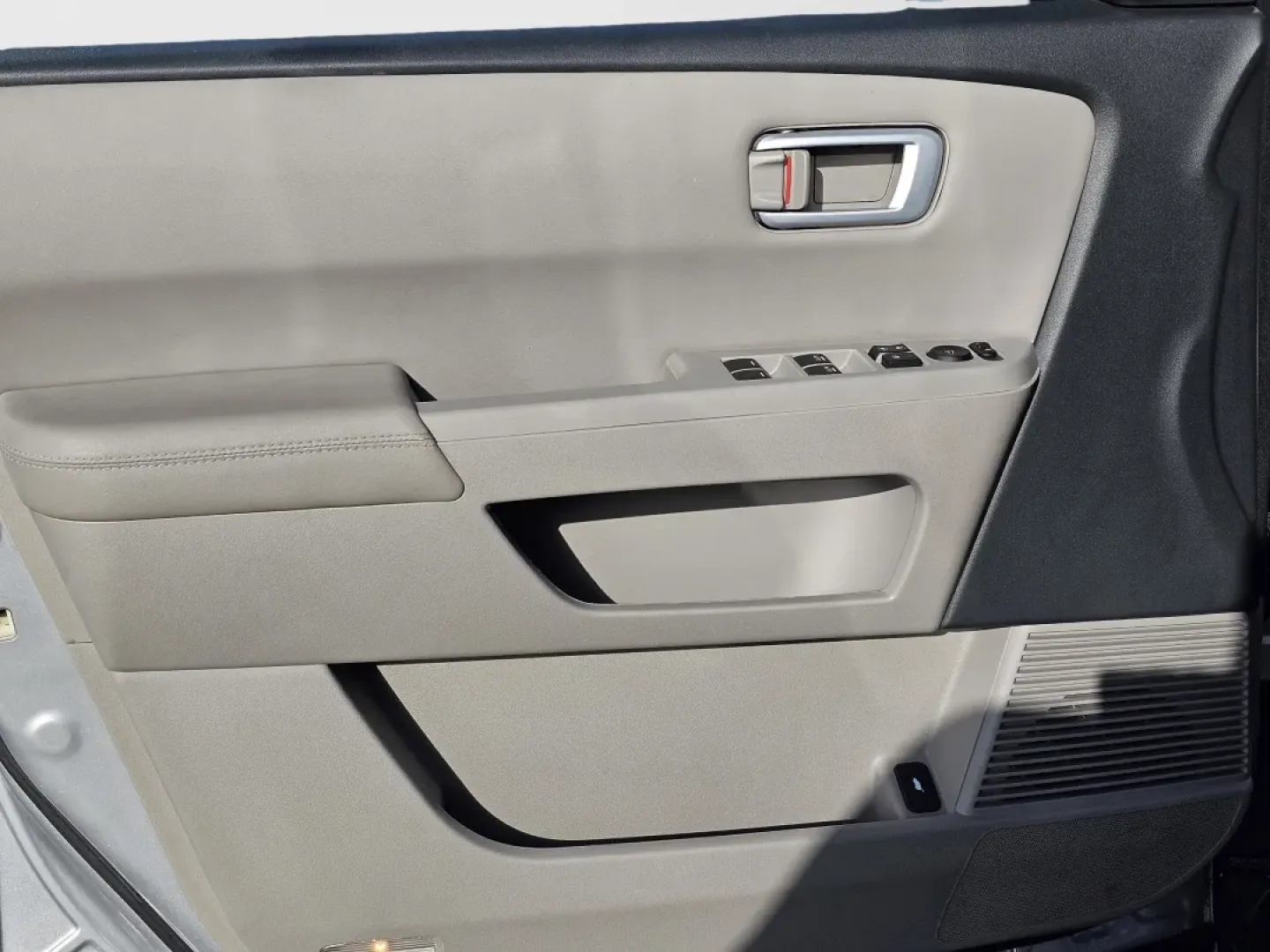 2013 Honda Pilot EX-L (5FNYF3H52DB) with an Other engine, located at 804 22nd Ave, Phenix City, AL, 36870, (334) 297-1860, 32.484749, -85.024475 - **Elevate Your Family Adventures in the 2013 Honda Pilot EX-L! Perfect for Growing Families!**<br /> <br /> Are you ready to embark on unforgettable family adventures? Look no further than this stunning 2013 Honda Pilot EX-L, an SUV designed with your family's needs in mind. With spacious seating fo - Photo#15