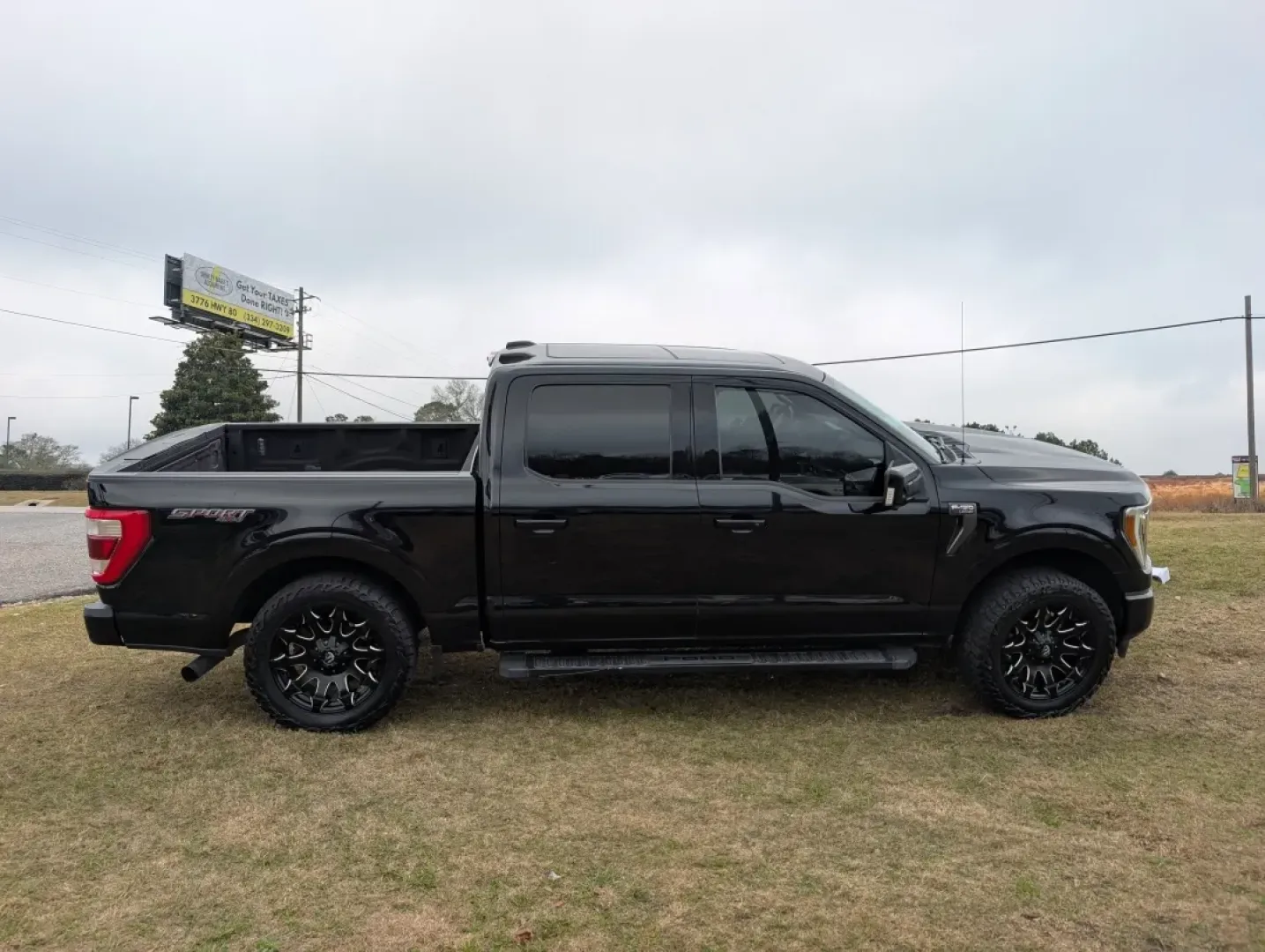 2021 Ford F-150 LARIAT (1FTFW1E85MK) with an Other engine, located at 3959 U.S. 80 W, Phenix City, AL, 36870, (334) 297-4885, 32.469296, -85.135185 - **Unleash Your Adventure with the 2021 Ford F-150 Perfect for Every Lifestyle!**<br /> <br /> Are you ready to elevate your driving experience? Look no further than the robust 2021 Ford F-150, available now at Gils Auto - Phenix City - Prime! Whether you're a growing family looking for a spacious c - Photo#3