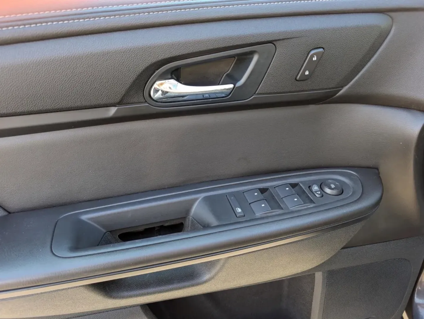 2017 /Ebony Chevrolet Traverse LT (1GNKVGKD1HJ) with an Other engine, located at 5115 14th Ave., Columbus, GA, 31904, (706) 323-0345, 32.511494, -84.971046 - **Discover Your Next Family Adventure with the 2017 Chevrolet Traverse LT at Gils Auto!**<br /> <br /> Are you ready to elevate your family outings, weekend getaways, or daily commutes? The 2017 Chevrolet Traverse LT is your perfect companion, designed to fit the lifestyle of growing families and bu - Photo#8