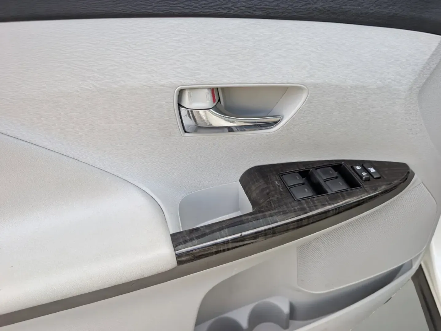 2013 Toyota Venza LE (4T3ZK3BB8DU) with an Other engine, located at 1430 Gateway Drive, Opelika, AL, 36801, (334) 239-0944, 32.637871, -85.409790 - **Explore New Horizons with the 2013 Toyota Venza Your Ultimate Companion for Adventures!**<br /> <br /> Are you ready to elevate your lifestyle with a vehicle that seamlessly blends style, comfort, and practicality? Look no further than the 2013 Toyota Venza, available now at Gils Auto in Phenix C - Photo#8