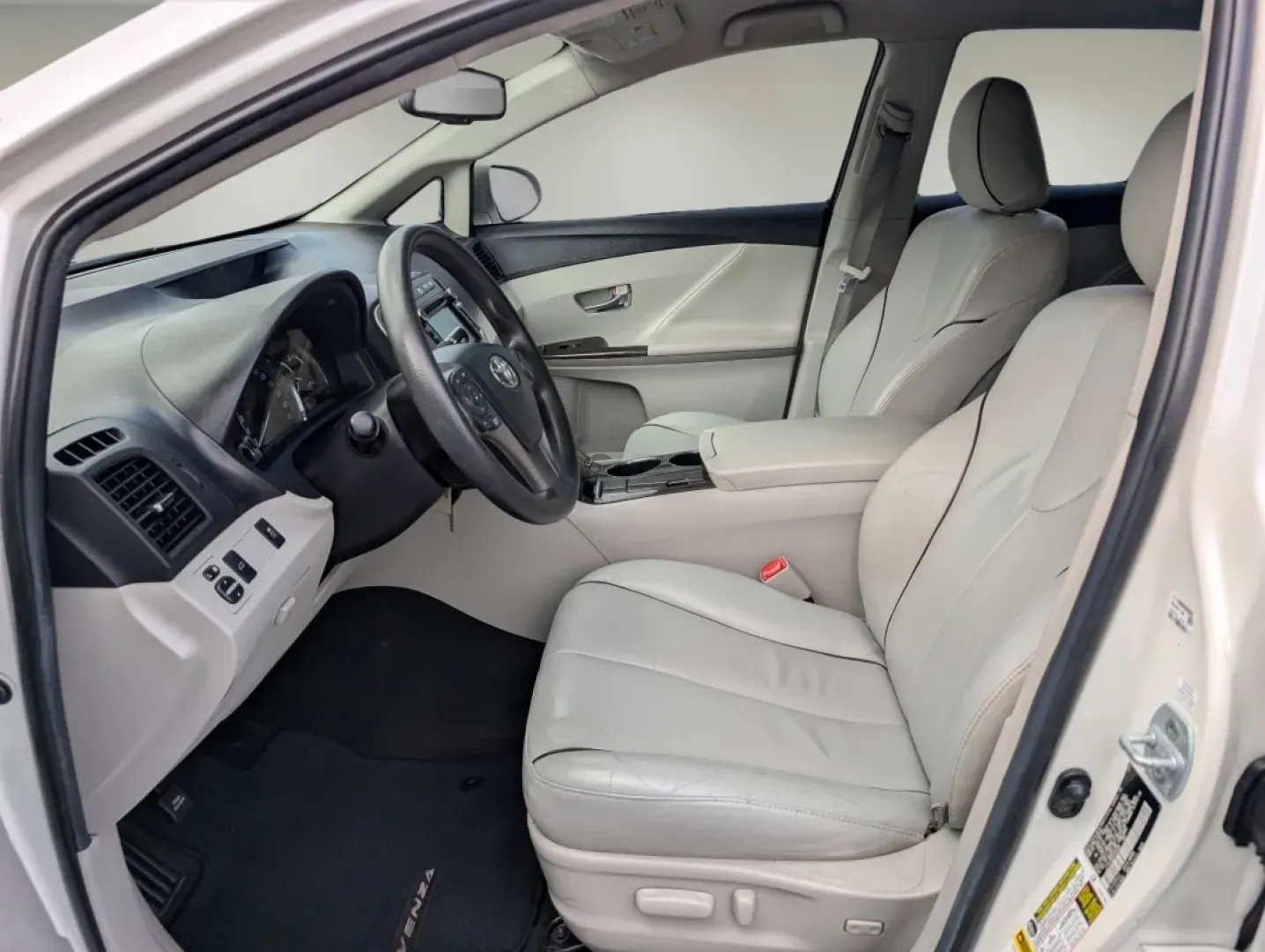 2013 Toyota Venza LE (4T3ZK3BB8DU) with an Other engine, located at 1430 Gateway Drive, Opelika, AL, 36801, (334) 239-0944, 32.637871, -85.409790 - **Explore New Horizons with the 2013 Toyota Venza Your Ultimate Companion for Adventures!**<br /> <br /> Are you ready to elevate your lifestyle with a vehicle that seamlessly blends style, comfort, and practicality? Look no further than the 2013 Toyota Venza, available now at Gils Auto in Phenix C - Photo#9