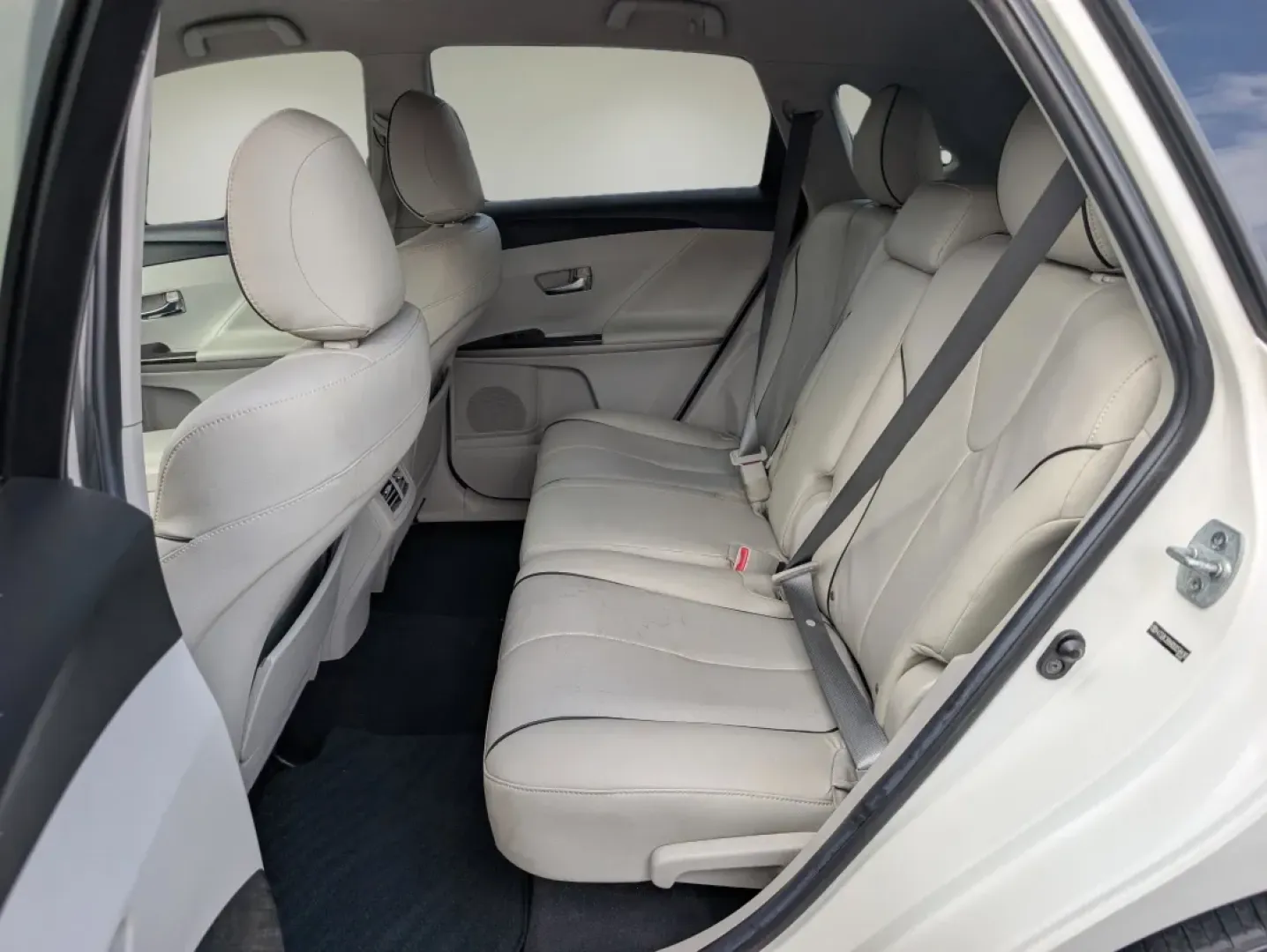 2013 Toyota Venza LE (4T3ZK3BB8DU) with an Other engine, located at 1430 Gateway Drive, Opelika, AL, 36801, (334) 239-0944, 32.637871, -85.409790 - **Explore New Horizons with the 2013 Toyota Venza Your Ultimate Companion for Adventures!**<br /> <br /> Are you ready to elevate your lifestyle with a vehicle that seamlessly blends style, comfort, and practicality? Look no further than the 2013 Toyota Venza, available now at Gils Auto in Phenix C - Photo#10