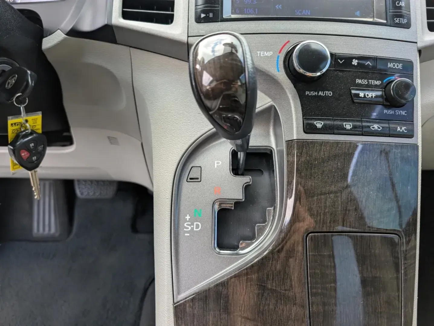 2013 Toyota Venza LE (4T3ZK3BB8DU) with an Other engine, located at 1430 Gateway Drive, Opelika, AL, 36801, (334) 239-0944, 32.637871, -85.409790 - **Explore New Horizons with the 2013 Toyota Venza Your Ultimate Companion for Adventures!**<br /> <br /> Are you ready to elevate your lifestyle with a vehicle that seamlessly blends style, comfort, and practicality? Look no further than the 2013 Toyota Venza, available now at Gils Auto in Phenix C - Photo#13