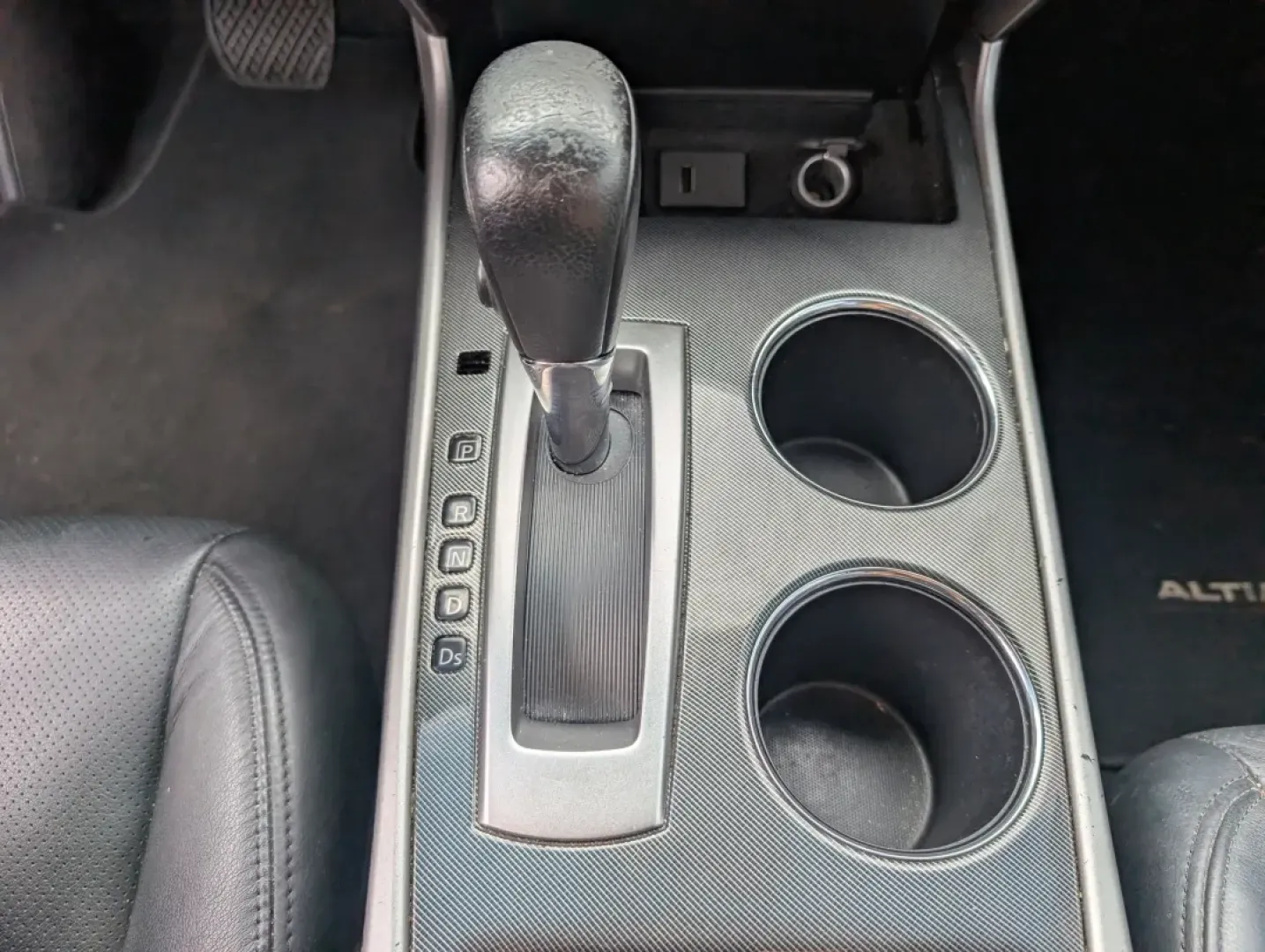 2013 /Charcoal Nissan Altima 2.5 SL (1N4AL3AP9DC) with an Other engine, located at 3959 U.S. 80 W, Phenix City, AL, 36870, (334) 297-4885, 32.469296, -85.135185 - **Drive Into Adventure with the 2013 Nissan Altima 2.5 SL at Gils Auto - Phenix City!**<br /> <br /> Are you ready for a vehicle that complements your active lifestyle? The 2013 Nissan Altima 2.5 SL is your ticket to seamless daily commutes and weekend getaways. Whether you're a busy professional na - Photo#12