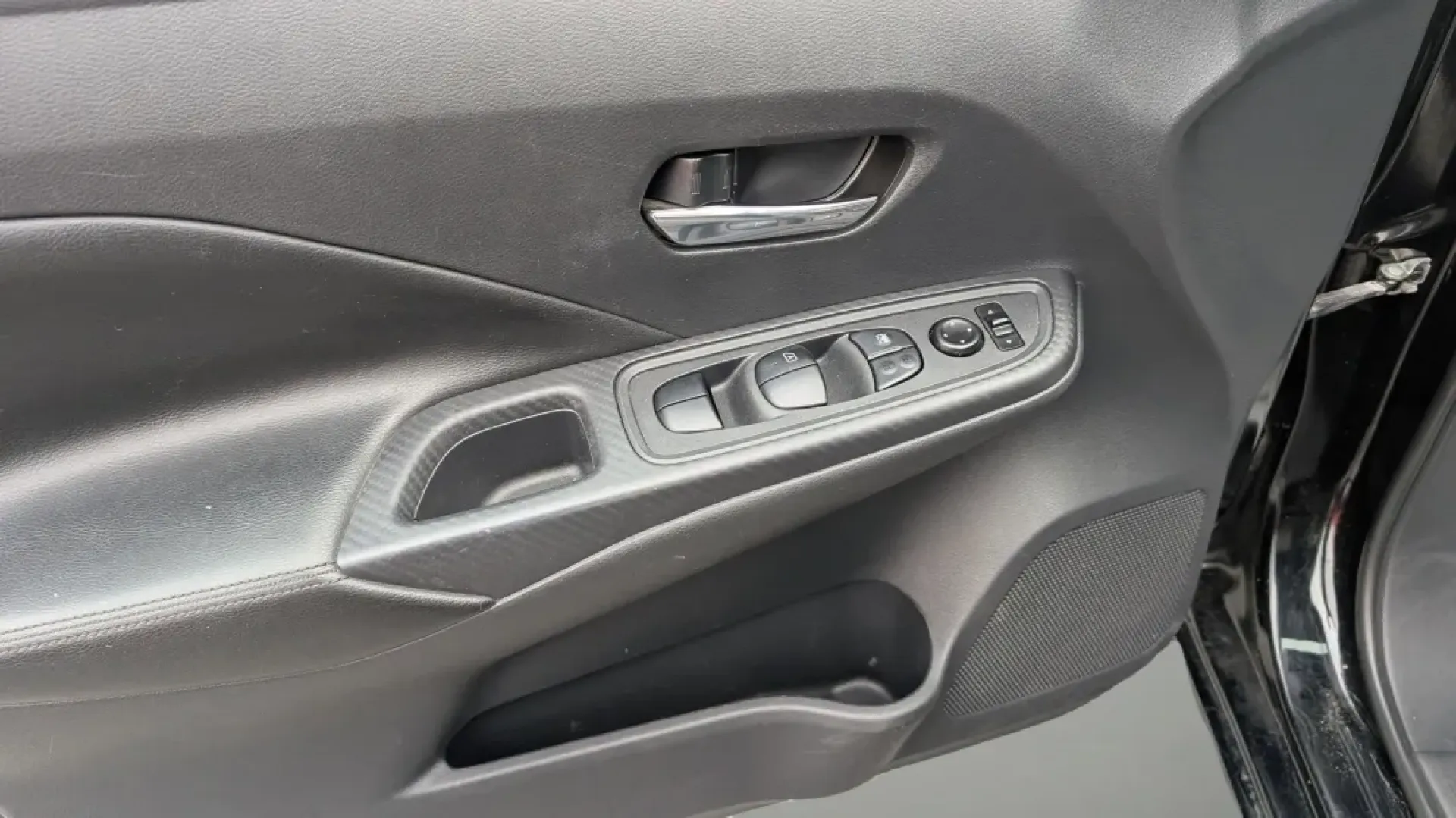 2020 /Graphite Nissan Versa SV (3N1CN8EV2LL) with an Other engine, located at 7000 Northlake Connector, Columbus, GA, 31904, (706) 987-8085, 32.524975, -84.978134 - Are you a budget-conscious buyer in search of a reliable vehicle that fits your lifestyle? Look no further! At Gils Auto in Phenix City, AL, we have just the vehicle for you: a stylish 2020 Nissan Versa SV. This sedan is the perfect choice for anyone who needs a dependable daily driver, whether you' - Photo#7