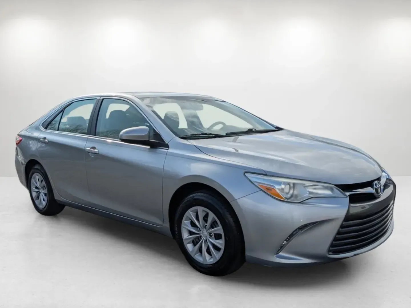 2017 Toyota Camry LE (4T1BF1FK4HU) with an Other engine, located at 804 22nd Ave, Phenix City, AL, 36870, (334) 297-1860, 32.484749, -85.024475 - **Experience the Freedom of the Open Road with the 2017 Toyota Camry at Gils Auto!**<br /> <br /> Are you ready to upgrade your driving experience? Perfect for long commutes or weekend adventures, the 2017 Toyota Camry combines reliability, comfort, and fuel efficiency to meet the needs of today's b - Photo#2