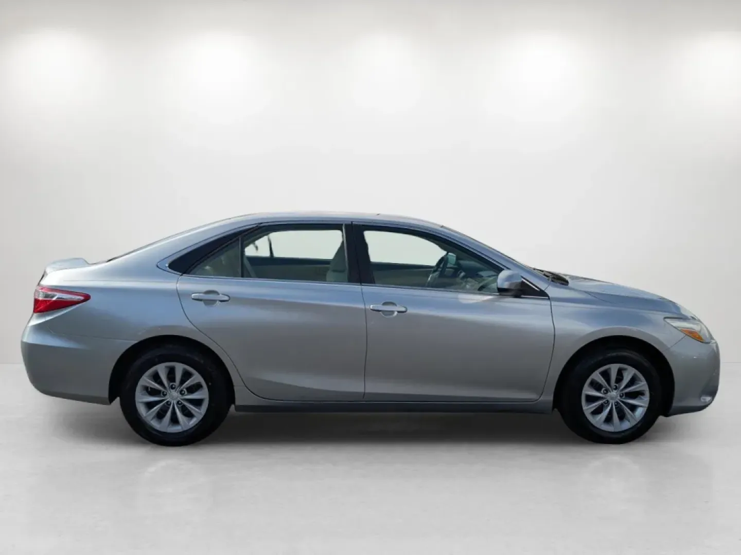 2017 Toyota Camry LE (4T1BF1FK4HU) with an Other engine, located at 804 22nd Ave, Phenix City, AL, 36870, (334) 297-1860, 32.484749, -85.024475 - **Experience the Freedom of the Open Road with the 2017 Toyota Camry at Gils Auto!**<br /> <br /> Are you ready to upgrade your driving experience? Perfect for long commutes or weekend adventures, the 2017 Toyota Camry combines reliability, comfort, and fuel efficiency to meet the needs of today's b - Photo#3