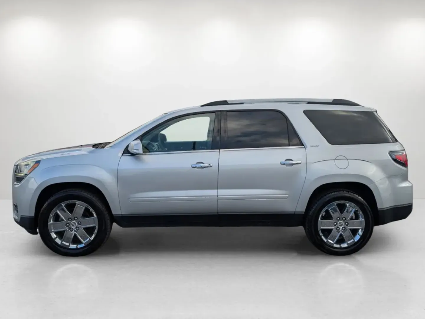 2017 /Light Titanium GMC Acadia Limited (1GKKRSKD4HJ) with an Other engine, located at 804 22nd Ave, Phenix City, AL, 36870, (334) 297-1860, 32.484749, -85.024475 - **Adventure Awaits with the 2017 GMC Acadia Limited at Gils Auto - Phenix City #2!**<br /> <br /> Looking for a versatile SUV that can handle your adventurous lifestyle? The 2017 GMC Acadia Limited is the perfect blend of comfort, style, and functionality, making it an ideal choice for growing famil - Photo#7