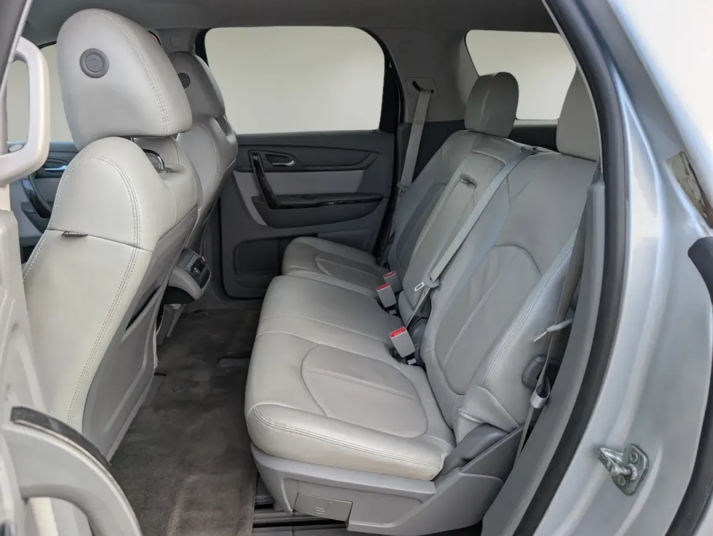 2017 /Light Titanium GMC Acadia Limited (1GKKRSKD4HJ) with an Other engine, located at 804 22nd Ave, Phenix City, AL, 36870, (334) 297-1860, 32.484749, -85.024475 - **Adventure Awaits with the 2017 GMC Acadia Limited at Gils Auto - Phenix City #2!**<br /> <br /> Looking for a versatile SUV that can handle your adventurous lifestyle? The 2017 GMC Acadia Limited is the perfect blend of comfort, style, and functionality, making it an ideal choice for growing famil - Photo#10