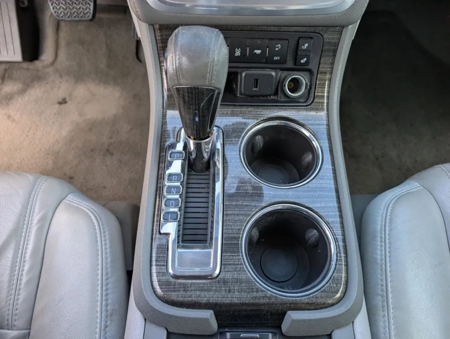 2017 /Light Titanium GMC Acadia Limited (1GKKRSKD4HJ) with an Other engine, located at 804 22nd Ave, Phenix City, AL, 36870, (334) 297-1860, 32.484749, -85.024475 - **Adventure Awaits with the 2017 GMC Acadia Limited at Gils Auto - Phenix City #2!**<br /> <br /> Looking for a versatile SUV that can handle your adventurous lifestyle? The 2017 GMC Acadia Limited is the perfect blend of comfort, style, and functionality, making it an ideal choice for growing famil - Photo#13