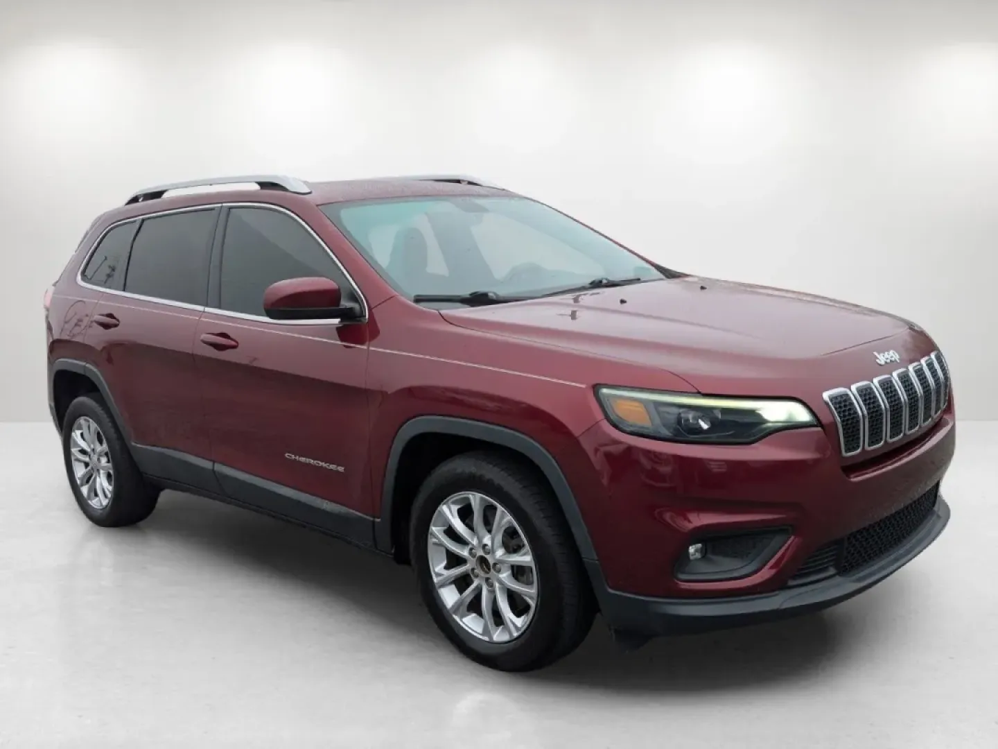 2019 /Black Jeep Cherokee Latitude (1C4PJLCB6KD) with an Other engine, located at 3959 U.S. 80 W, Phenix City, AL, 36870, (334) 297-4885, 32.469296, -85.135185 - **Adventure Awaits with This 2019 Jeep Cherokee Latitude Perfect for Your Next Journey!**<br /> <br /> Are you ready to explore the open road with confidence? This 2019 Jeep Cherokee Latitude is the perfect companion for weekend adventures, daily commutes, or family road trips. With its stylish Vel - Photo#3