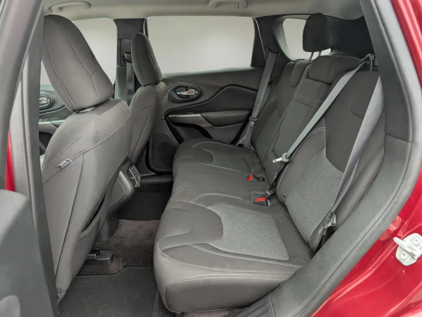 2019 /Black Jeep Cherokee Latitude (1C4PJLCB6KD) with an Other engine, located at 3959 U.S. 80 W, Phenix City, AL, 36870, (334) 297-4885, 32.469296, -85.135185 - **Adventure Awaits with This 2019 Jeep Cherokee Latitude Perfect for Your Next Journey!**<br /> <br /> Are you ready to explore the open road with confidence? This 2019 Jeep Cherokee Latitude is the perfect companion for weekend adventures, daily commutes, or family road trips. With its stylish Vel - Photo#11