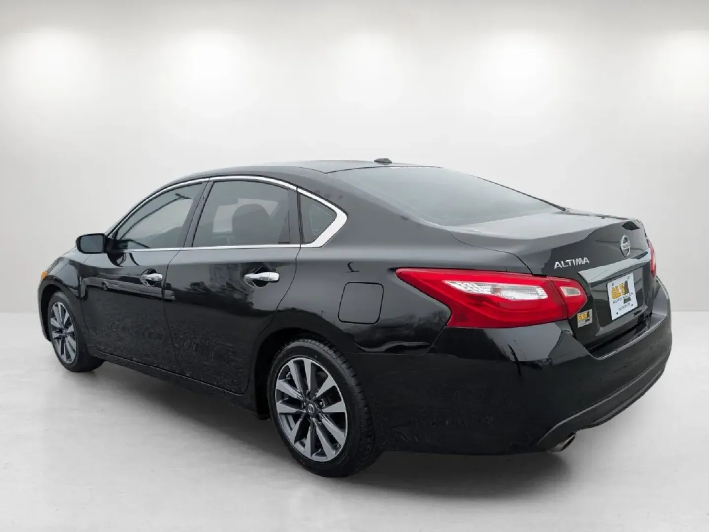 2017 /Charcoal Nissan Altima 2.5 SV (1N4AL3AP1HC) with an Other engine, located at 5115 14th Ave., Columbus, GA, 31904, (706) 323-0345, 32.511494, -84.971046 - Are you in search of a reliable vehicle that seamlessly fits into your busy lifestyle? Look no further than this stunning 2017 Nissan Altima 2.5 SV, available now at Gils Auto in Phenix City, AL. Perfect for daily commutes, weekend getaways, or even family outings, this sedan blends comfort, style, - Photo#6