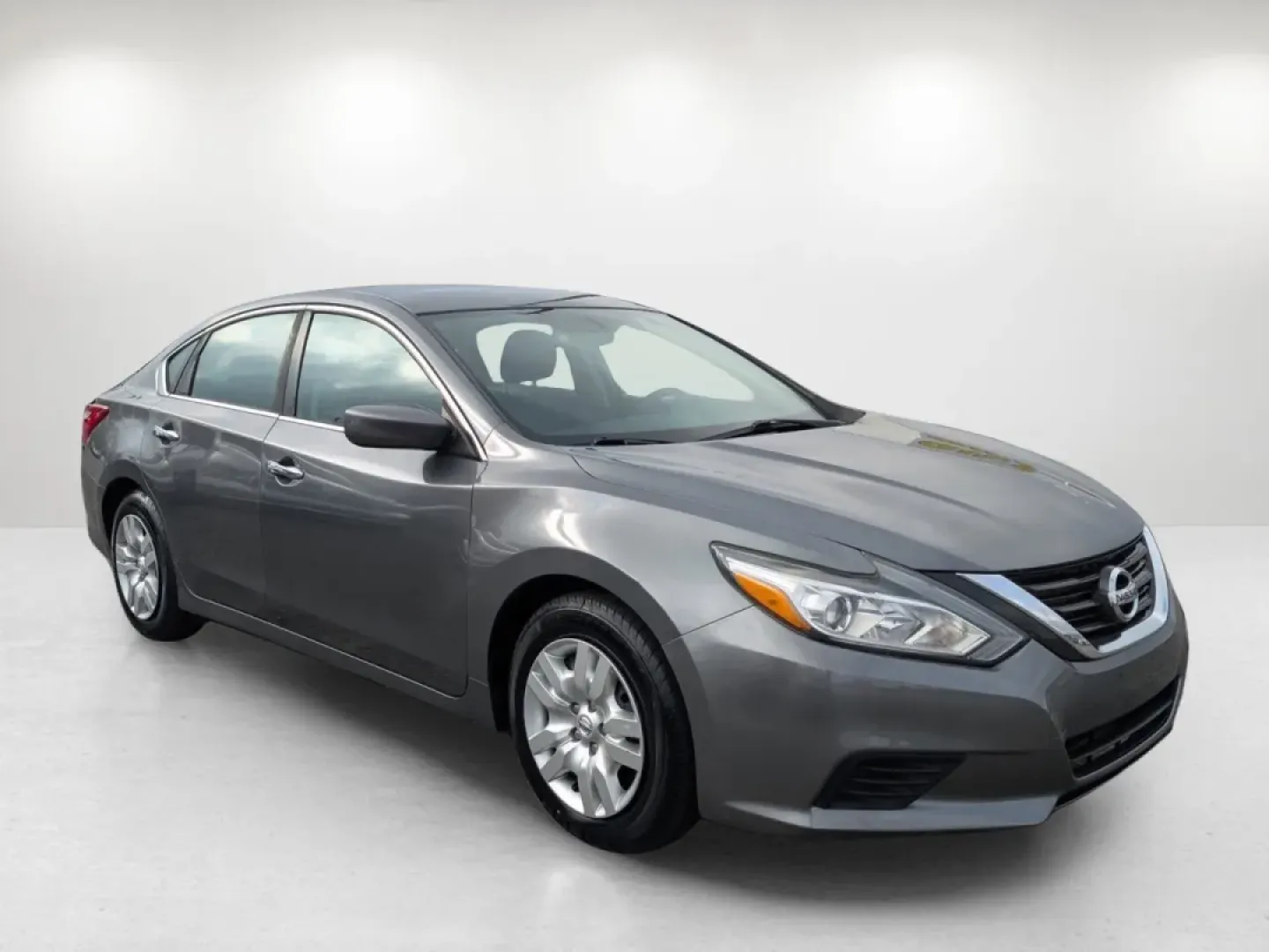 2016 Nissan Altima 2.5 (1N4AL3AP1GC) with an Other engine, located at 7000 Northlake Connector, Columbus, GA, 31904, (706) 987-8085, 32.524975, -84.978134 - **Discover Your Next Adventure with the 2016 Nissan Altima - Perfect for Everyday Life!**<br /> <br /> Are you searching for a reliable vehicle that fits seamlessly into your busy lifestyle? Look no further! The 2016 Nissan Altima 2.5, available at Gils Auto in Phenix City, AL, is the perfect sedan - Photo#2