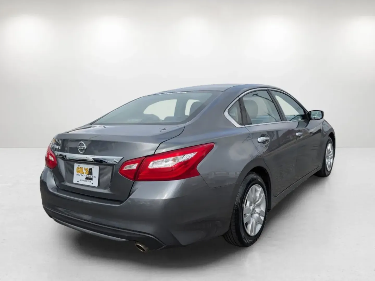 2016 Nissan Altima 2.5 (1N4AL3AP1GC) with an Other engine, located at 7000 Northlake Connector, Columbus, GA, 31904, (706) 987-8085, 32.524975, -84.978134 - **Discover Your Next Adventure with the 2016 Nissan Altima - Perfect for Everyday Life!**<br /> <br /> Are you searching for a reliable vehicle that fits seamlessly into your busy lifestyle? Look no further! The 2016 Nissan Altima 2.5, available at Gils Auto in Phenix City, AL, is the perfect sedan - Photo#4