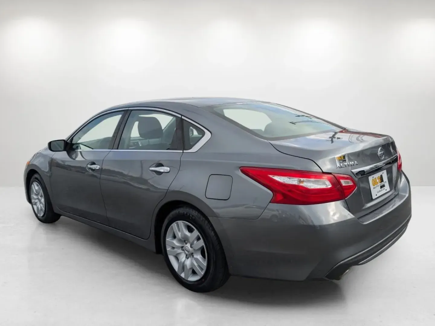 2016 Nissan Altima 2.5 (1N4AL3AP1GC) with an Other engine, located at 7000 Northlake Connector, Columbus, GA, 31904, (706) 987-8085, 32.524975, -84.978134 - **Discover Your Next Adventure with the 2016 Nissan Altima - Perfect for Everyday Life!**<br /> <br /> Are you searching for a reliable vehicle that fits seamlessly into your busy lifestyle? Look no further! The 2016 Nissan Altima 2.5, available at Gils Auto in Phenix City, AL, is the perfect sedan - Photo#6