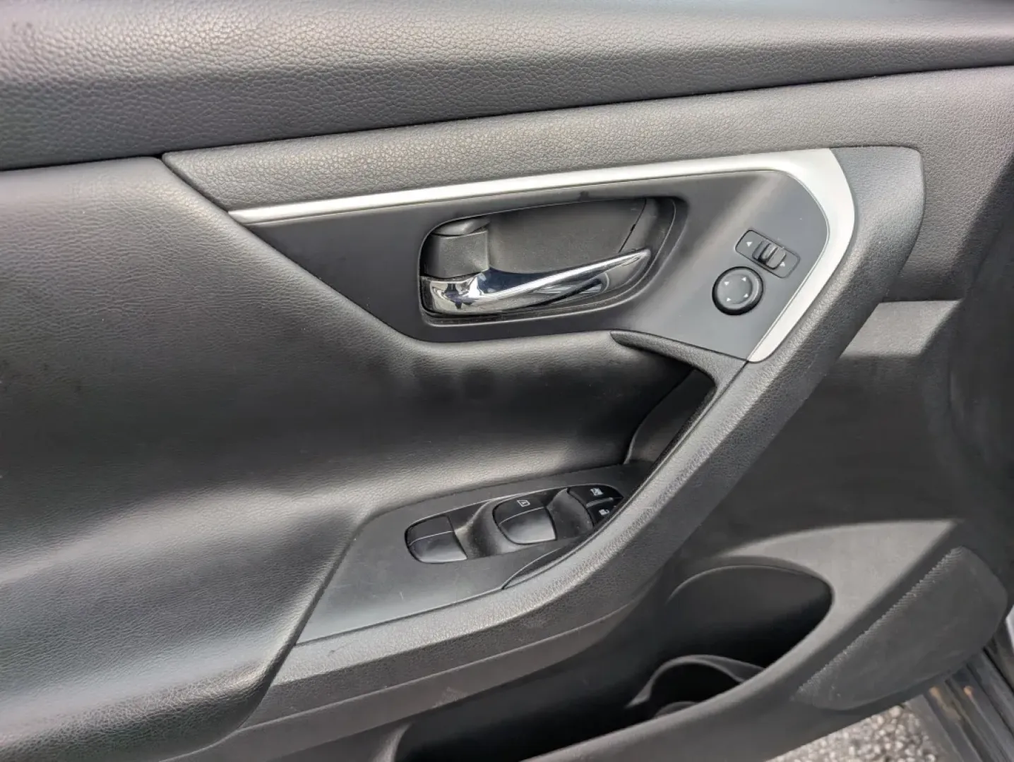 2016 Nissan Altima 2.5 (1N4AL3AP1GC) with an Other engine, located at 7000 Northlake Connector, Columbus, GA, 31904, (706) 987-8085, 32.524975, -84.978134 - **Discover Your Next Adventure with the 2016 Nissan Altima - Perfect for Everyday Life!**<br /> <br /> Are you searching for a reliable vehicle that fits seamlessly into your busy lifestyle? Look no further! The 2016 Nissan Altima 2.5, available at Gils Auto in Phenix City, AL, is the perfect sedan - Photo#8