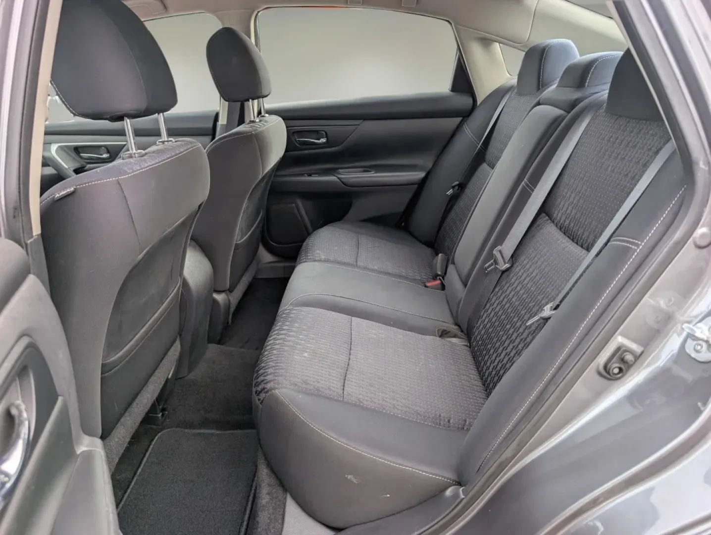 2016 Nissan Altima 2.5 (1N4AL3AP1GC) with an Other engine, located at 7000 Northlake Connector, Columbus, GA, 31904, (706) 987-8085, 32.524975, -84.978134 - **Discover Your Next Adventure with the 2016 Nissan Altima - Perfect for Everyday Life!**<br /> <br /> Are you searching for a reliable vehicle that fits seamlessly into your busy lifestyle? Look no further! The 2016 Nissan Altima 2.5, available at Gils Auto in Phenix City, AL, is the perfect sedan - Photo#10