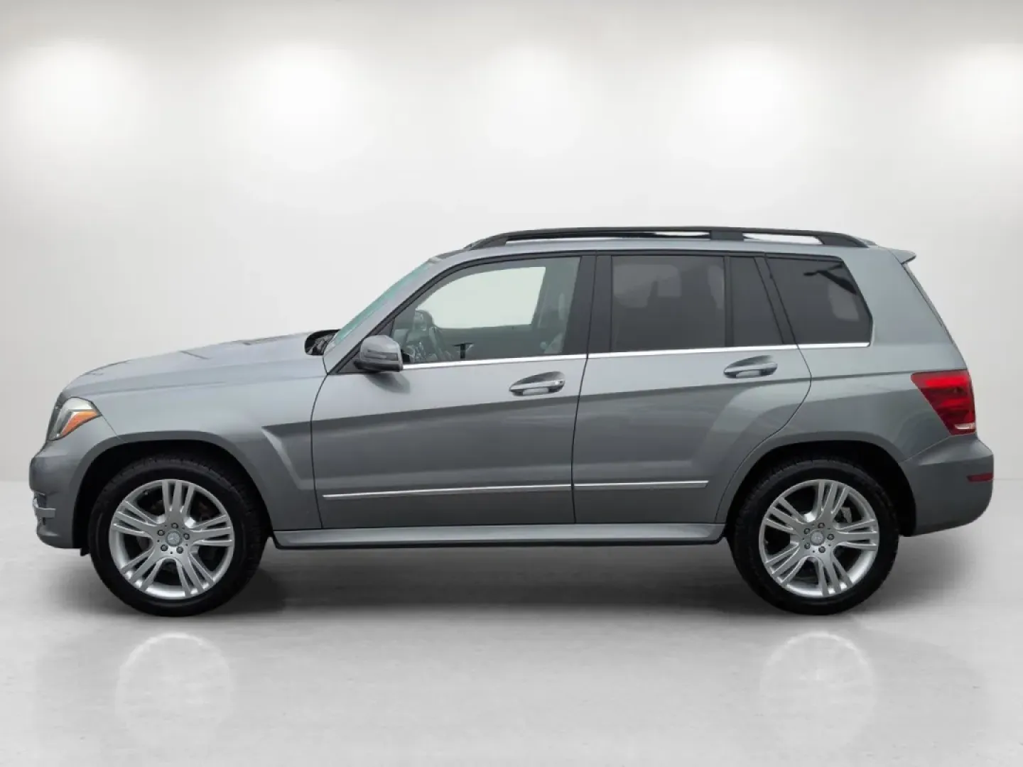 2014 Mercedes-Benz GLK-Class GLK 350 (WDCGG5HBXEG) with an Other engine, located at 5115 14th Ave., Columbus, GA, 31904, (706) 323-0345, 32.511494, -84.971046 - Discover your next adventure with this stunning 2014 Mercedes-Benz GLK-Class GLK 350, an ideal choice for those who crave both luxury and practicality. Whether you're navigating the bustling streets of Phenix City, AL, or embarking on weekend getaways, this sporty SUV combines style, comfort, and ca - Photo#7